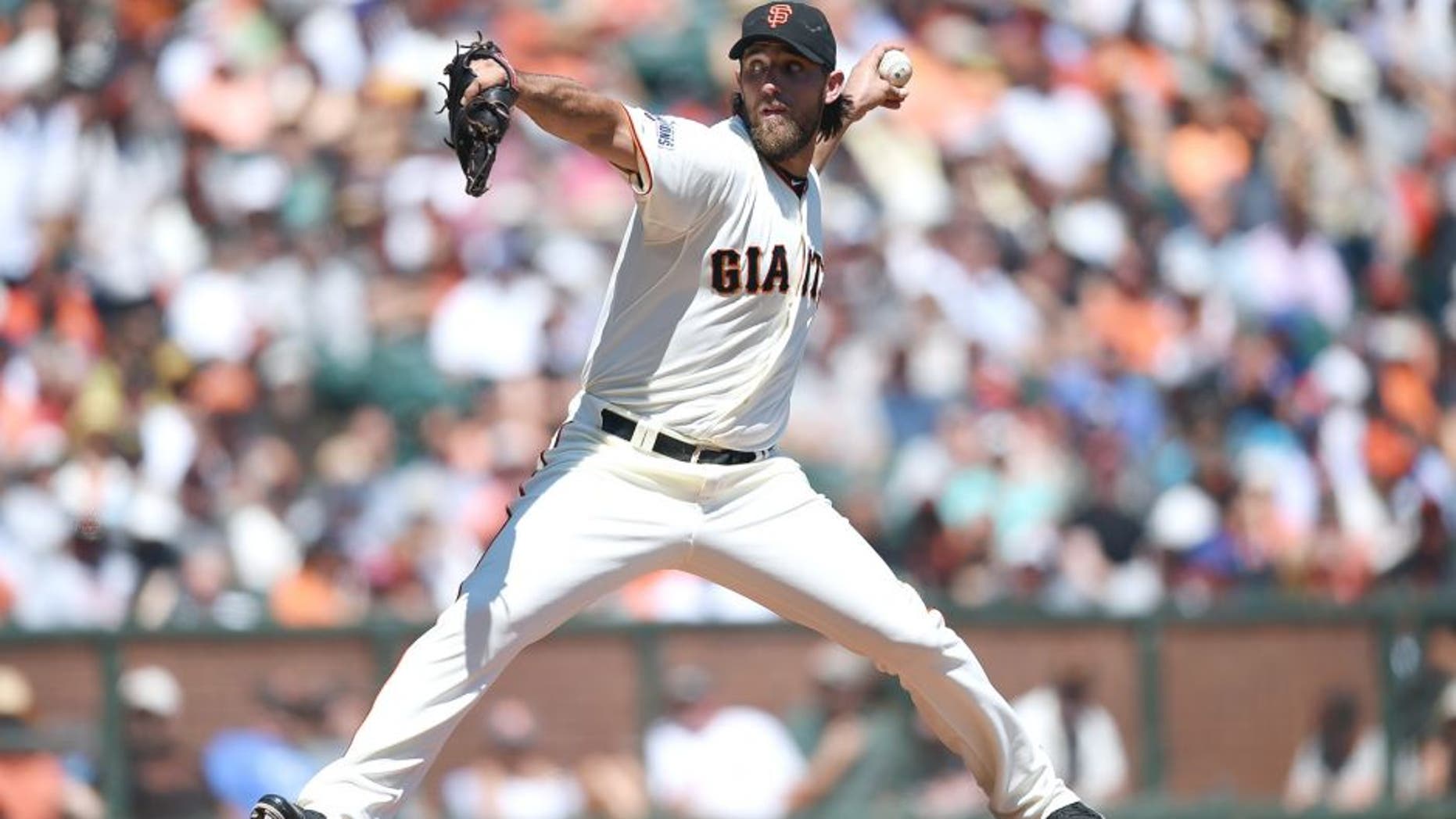 SAN FRANCISCO, CA - AUGUST 27: Madison Bumgarner #40 of the San Francisco Giants pitches against the Chicago Cubs in the top of the second inning at AT&T Park on August 27, 2015 in San Francisco, California. (Photo by Thearon W. Henderson/Getty Images)