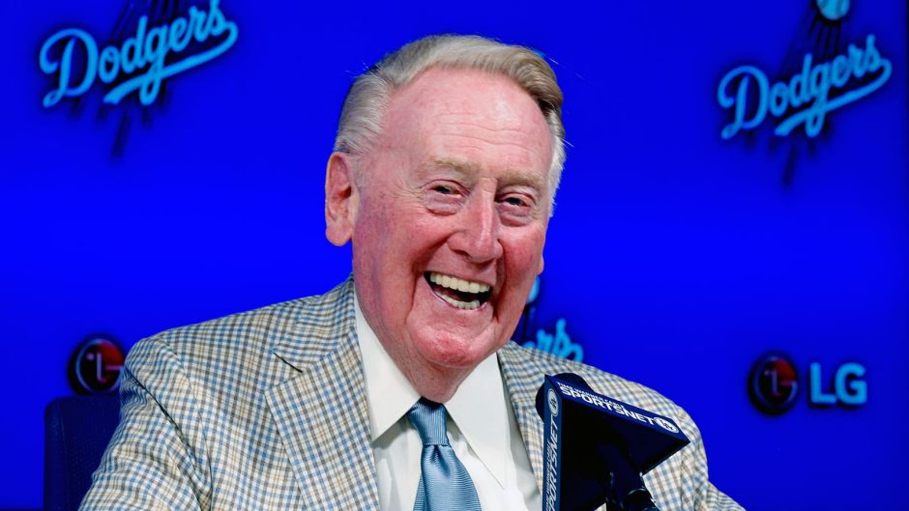 Los Angeles Dodgers Hall of Fame broadcaster Vin Scully announces he will return to broadcast his 67th, and last baseball season in 2016, during a news conference in Los Angeles, Saturday, Aug. 29, 2015. (AP Photo/Alex Gallardo)