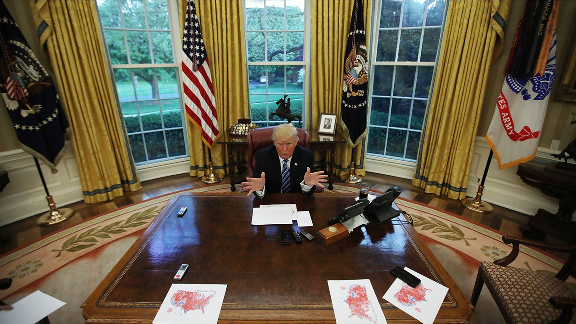 U.S. President Donald Trump speaks during an interview with Reuters in the Oval Office of the White House in Washington, U.S., April 27, 2017. REUTERS/Carlos Barria TPX IMAGES OF THE DAY - HP1ED4S02VJ7Y