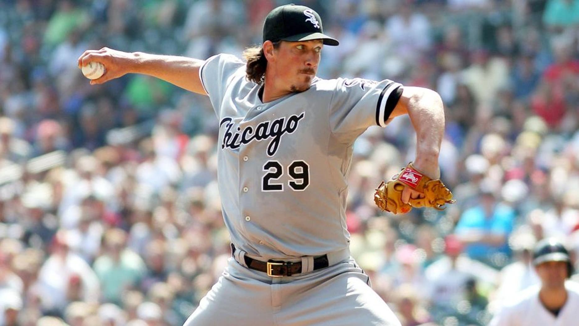 MINNEAPOLIS, MN - SEPTEMBER 3: Chicago White Sox Jeff Samardzija #29 in the first inning during MLB game action against the Minnesota Twins on September 3, 2015 at Target Field in Minneapolis, Minnesota. (Photo by Andy Clayton-King/Getty Images)