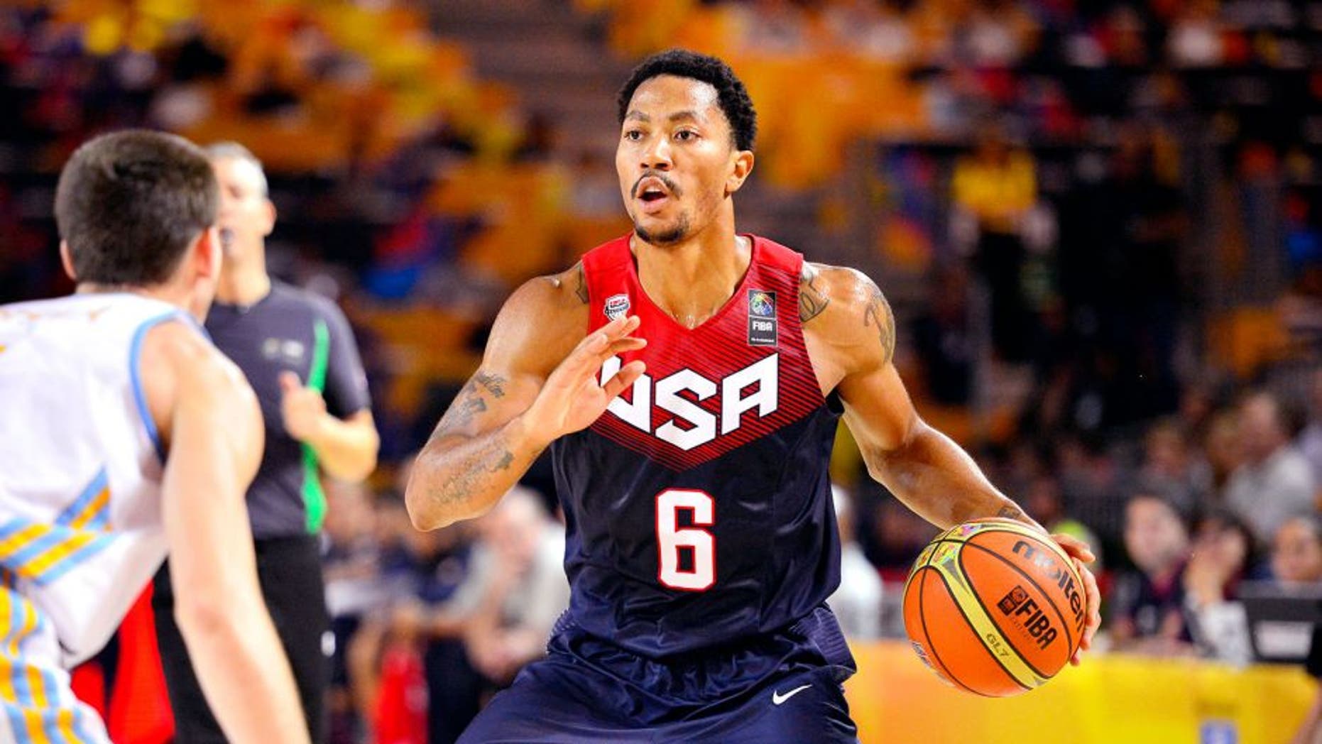 BILBAO, SPAIN - SEPTEMBER 04: Derrick Rose #6 of the USA Basketball Men's National Team handles the ball against the Ukraine Basketball Team during the FIBA 2014 World Cup Tournament at the Bilbao Exhibition Center on September 04, 2014 in Bilbao, Spain. NOTE TO USER: User expressly acknowledges and agrees that, by downloading and/or using this Photograph, user is consenting to the terms and conditions of the Getty Images License Agreement. Mandatory Copyright Notice: Copyright 2014 NBAE (Photo by David Dow/NBAE via Getty Images)