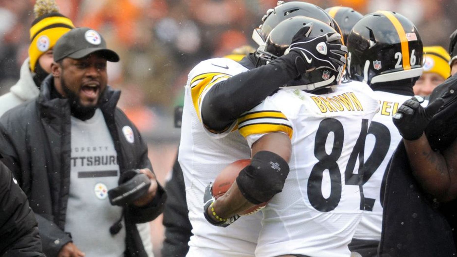 Nov 24, 2013; Cleveland, OH, USA; Pittsburgh Steelers wide receiver Antonio Brown (84) and Pittsburgh Steelers quarterback Ben Roethlisberger (7) celebrate a second quarter touchdown against the Cleveland Browns at FirstEnergy Stadium. Mandatory Credit: Ken Blaze-USA TODAY Sports