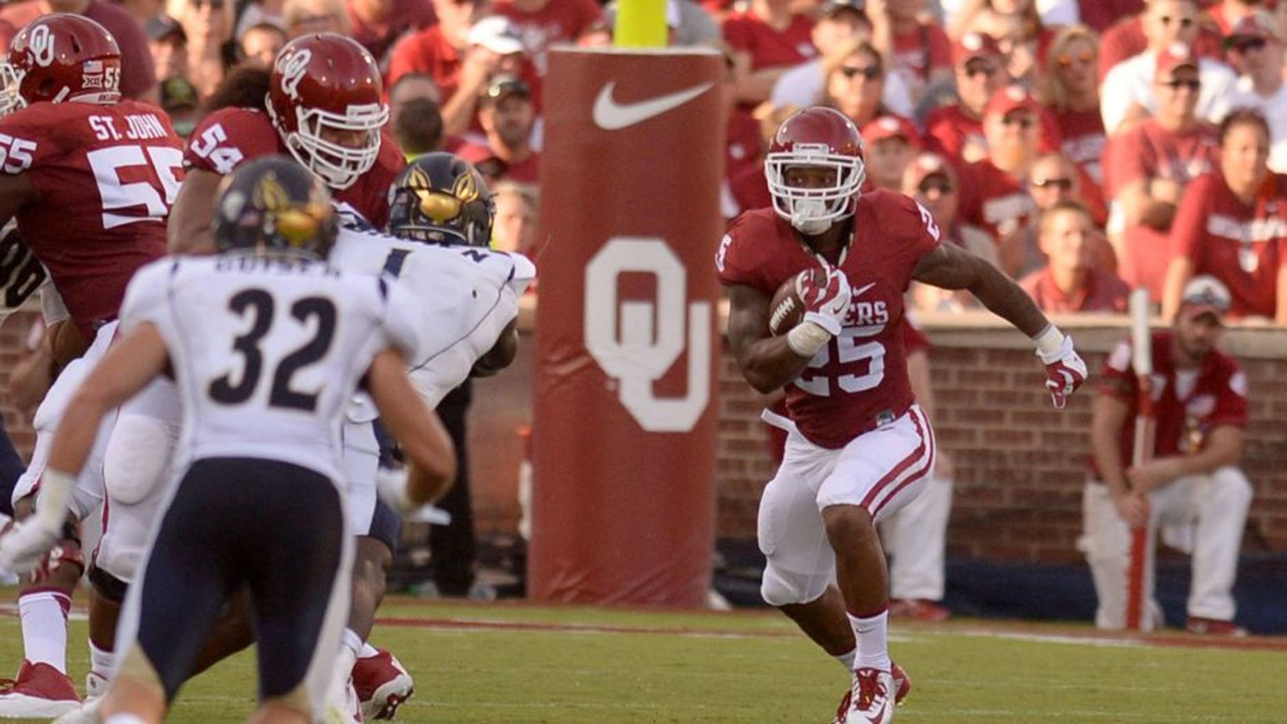 Sep 5, 2015; Norman, OK, USA; Oklahoma Sooners running back Joe Mixon (25) runs the ball against the Akron Zips during the third quarter at Gaylord Family - Oklahoma Memorial Stadium. Mandatory Credit: Mark D. Smith-USA TODAY Sports