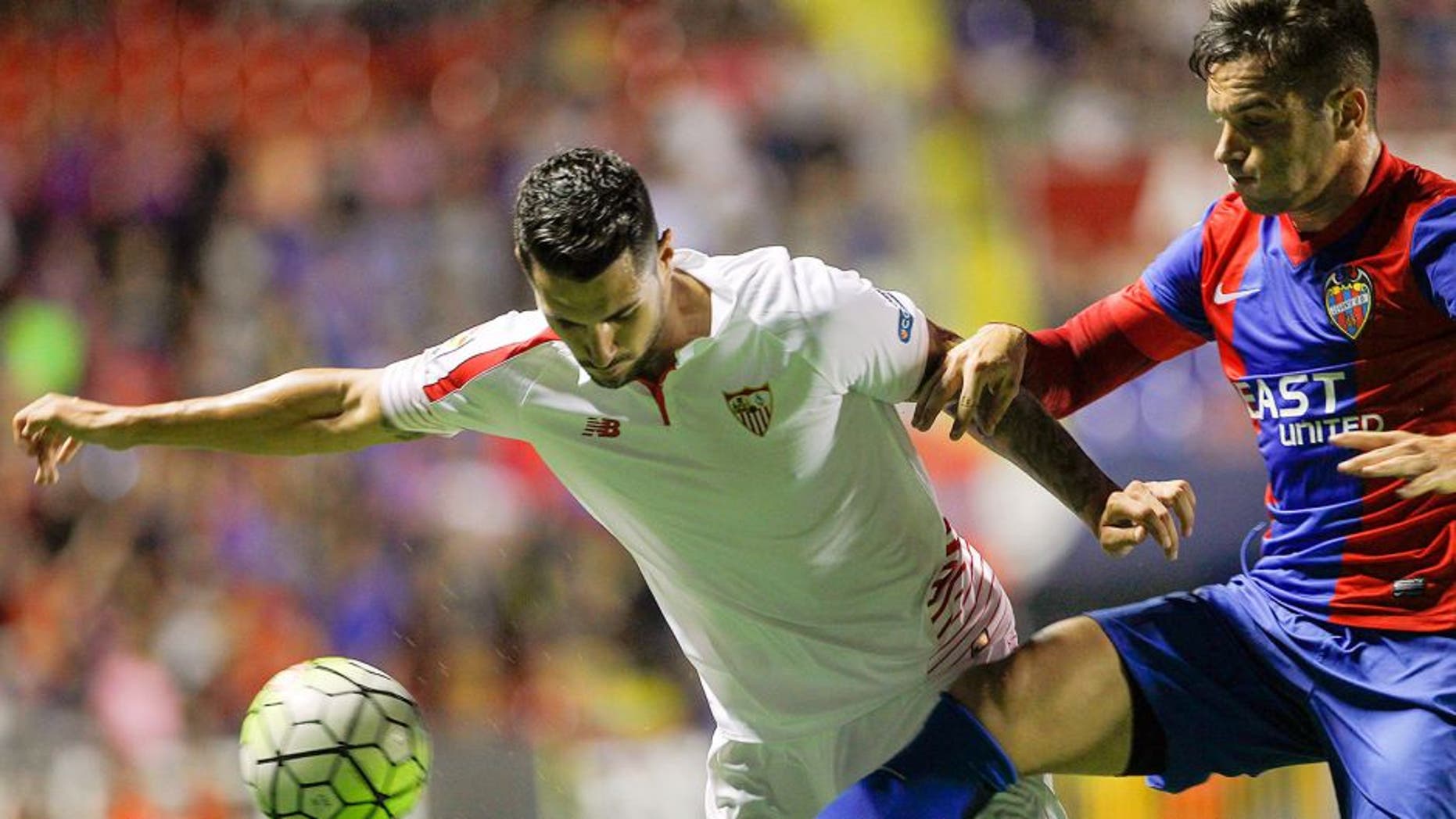 Sevilla's midfielder Vitolo (L) vies with Levante's defender Tono during the Spanish league football match Levante UD vs Sevilla FC at the Ciutat de Valencia stadium in Valencia on September 11, 2015. AFP PHOTO/ JOSE JORDAN (Photo credit should read JOSE JORDAN/AFP/Getty Images)