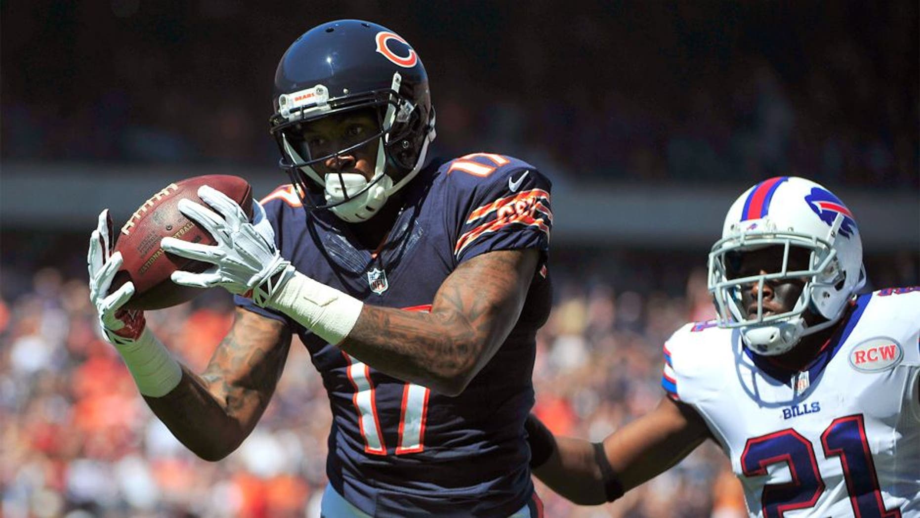 CHICAGO, IL - SEPTEMBER 07: Alshon Jeffery #17 of the Chicago Bears catches a pass in front of Leodis McKelvin #21 of the Buffalo Bills during he first quarter of their game on September 7, 2014 at Soldier Field in Chicago, Illinois. (Photo by David Banks/Getty Images)
