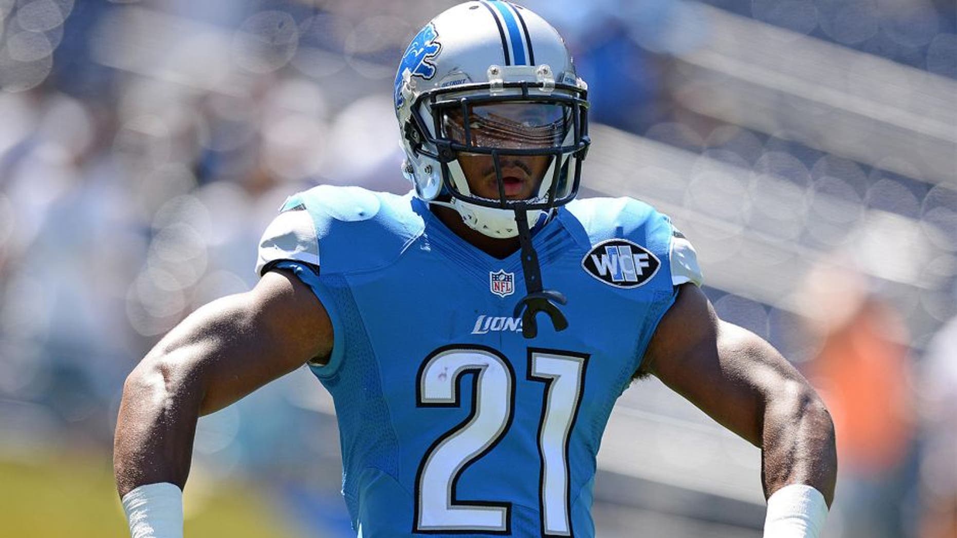 Sep 13, 2015; San Diego, CA, USA; Detroit Lions running back Ameer Abdullah (21) stretches before the game against the San Diego Chargers at Qualcomm Stadium. Mandatory Credit: Jake Roth-USA TODAY Sports