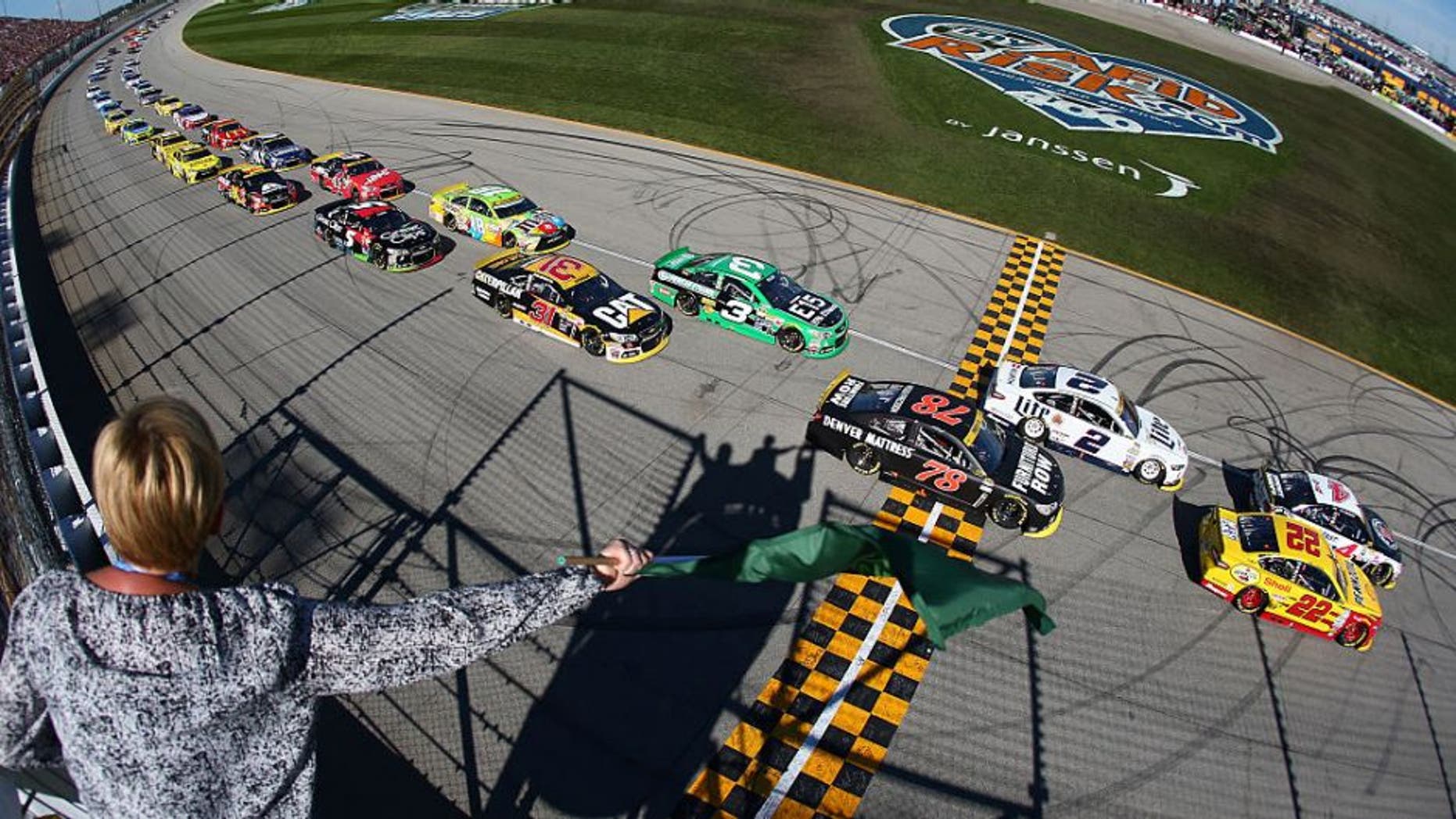 JOLIET, IL - SEPTEMBER 20: Kevin Harvick, driver of the #4 Jimmy John's / Budweiser Chevrolet, leads the field at the start of the NASCAR Sprint Cup Series myAFibRisk.com 400 at Chicagoland Speedway on September 20, 2015 in Joliet, Illinois. (Photo by Sarah Crabill/NASCAR via Getty Images)