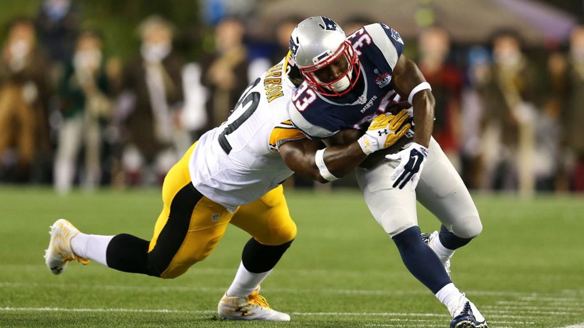 FOXBORO, MA - SEPTEMBER 10: Dion Lewis #33 of the New England Patriots runs with the ball against James Harrison #92 of the Pittsburgh Steelers at Gillette Stadium on September 10, 2015 in Foxboro, Massachusetts. (Photo by Jim Rogash/Getty Images)