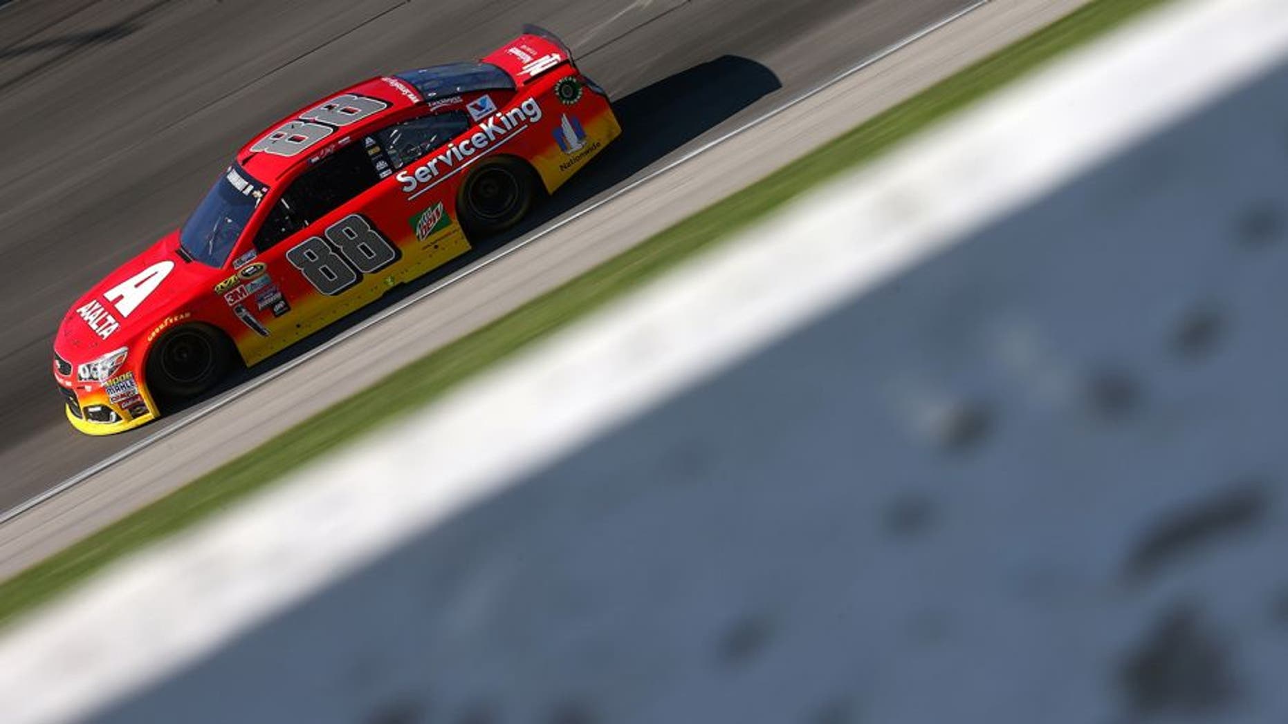 JOLIET, IL - SEPTEMBER 18: Alex Bowman drives the #88 Axalta Chevrolet during the NASCAR Sprint Cup Series Teenage Mutant Ninja Turtles 400 at Chicagoland Speedway on September 18, 2016 in Joliet, Illinois. (Photo by Sarah Crabill/Getty Images)