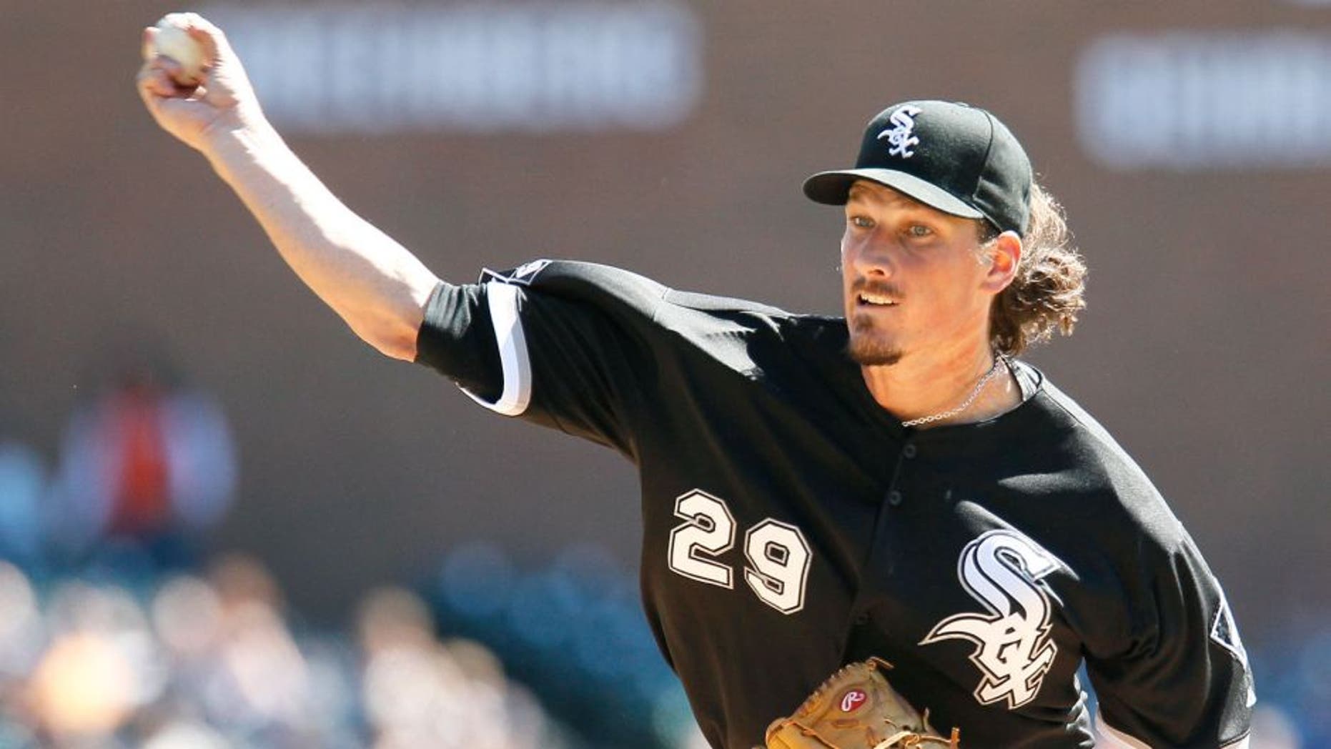 DETROIT, MI - SEPTEMBER 21: Jeff Samardzija #29 of the Chicago White Sox pitches against the Detroit Tigers during the first inning at Comerica Park on September 21, 2015 in Detroit, Michigan. Samardzija pitches his sixth career complete game, giving up one hit, no walks and six strikeouts, in a 2-0 win. (Photo by Duane Burleson/Getty Images)