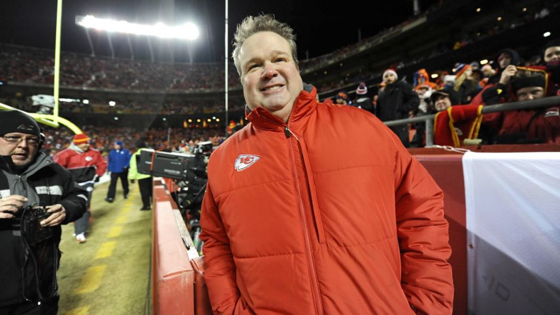 eric stonestreet football team modern family s eric stonestreet does a mean andy reid eric stonestreet football team modern family s eric stonestreet does a mean andy reid