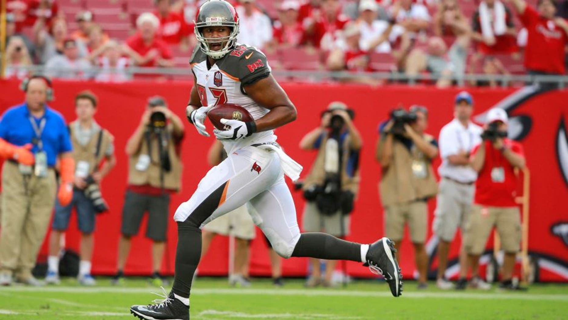 Sep 13, 2015; Tampa, FL, USA; Tampa Bay Buccaneers tight end Austin Seferian-Jenkins (87) runs the ball in for a touchdown against the Tennessee Titans during the second half at Raymond James Stadium. Tennessee Titans defeated the Tampa Bay Buccaneers 42-14. Mandatory Credit: Kim Klement-USA TODAY Sports