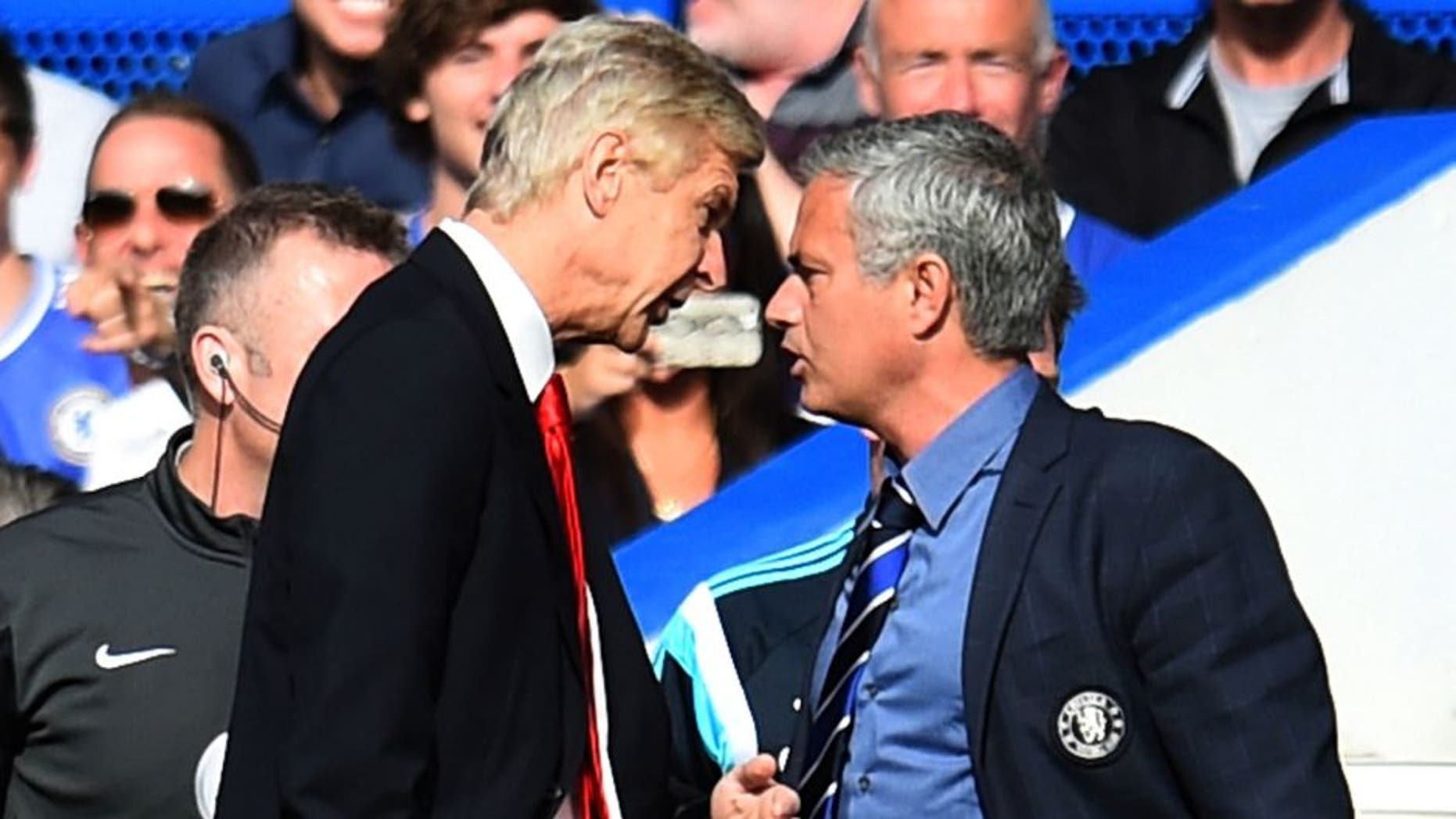 LONDON, ENGLAND - OCTOBER 05: Managers Arsene Wenger of Arsenal and Jose Mourinho manager of Chelsea clash during the Barclays Premier League match between Chelsea and Arsenal at Stamford Bridge on October 4, 2014 in London, England. (Photo by Shaun Botterill/Getty Images)