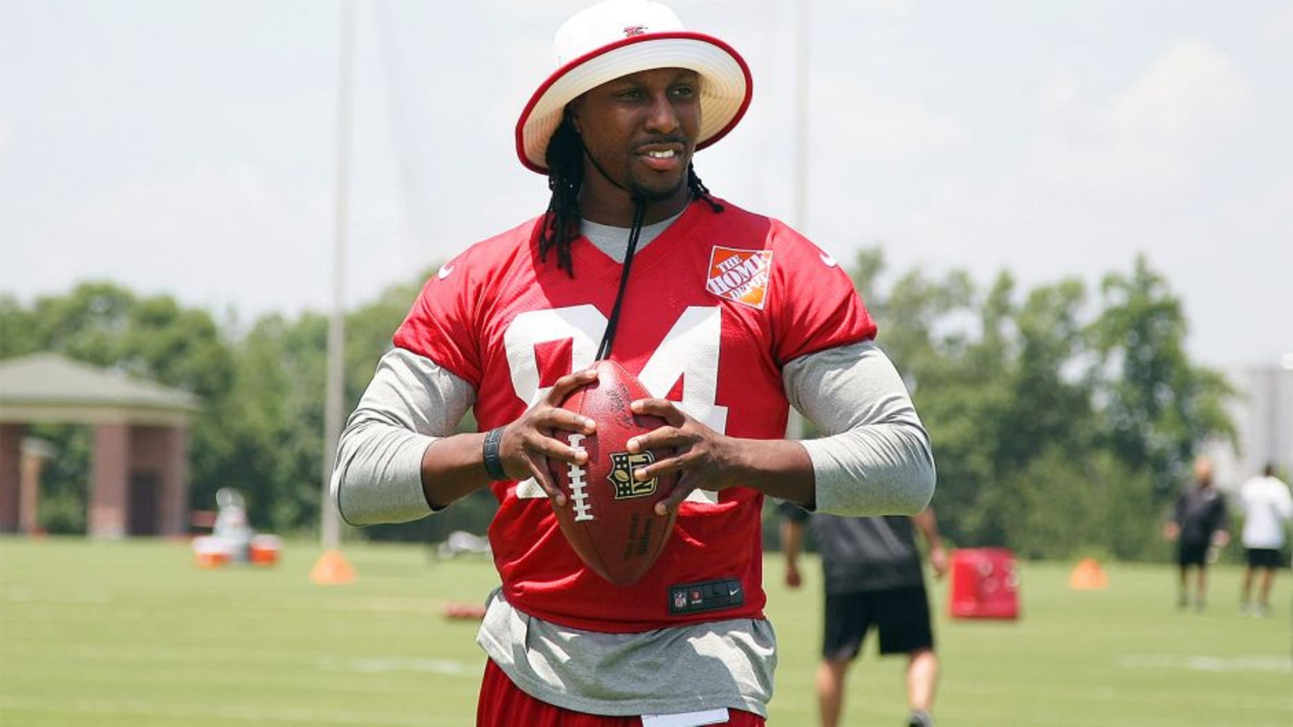 Jun 17, 2015; Atlanta, GA, USA; Atlanta Falcons wide receiver Roddy White (84) plays catch during minicamp at Falcons Training Facility. Mandatory Credit: Brett Davis-USA TODAY Sports