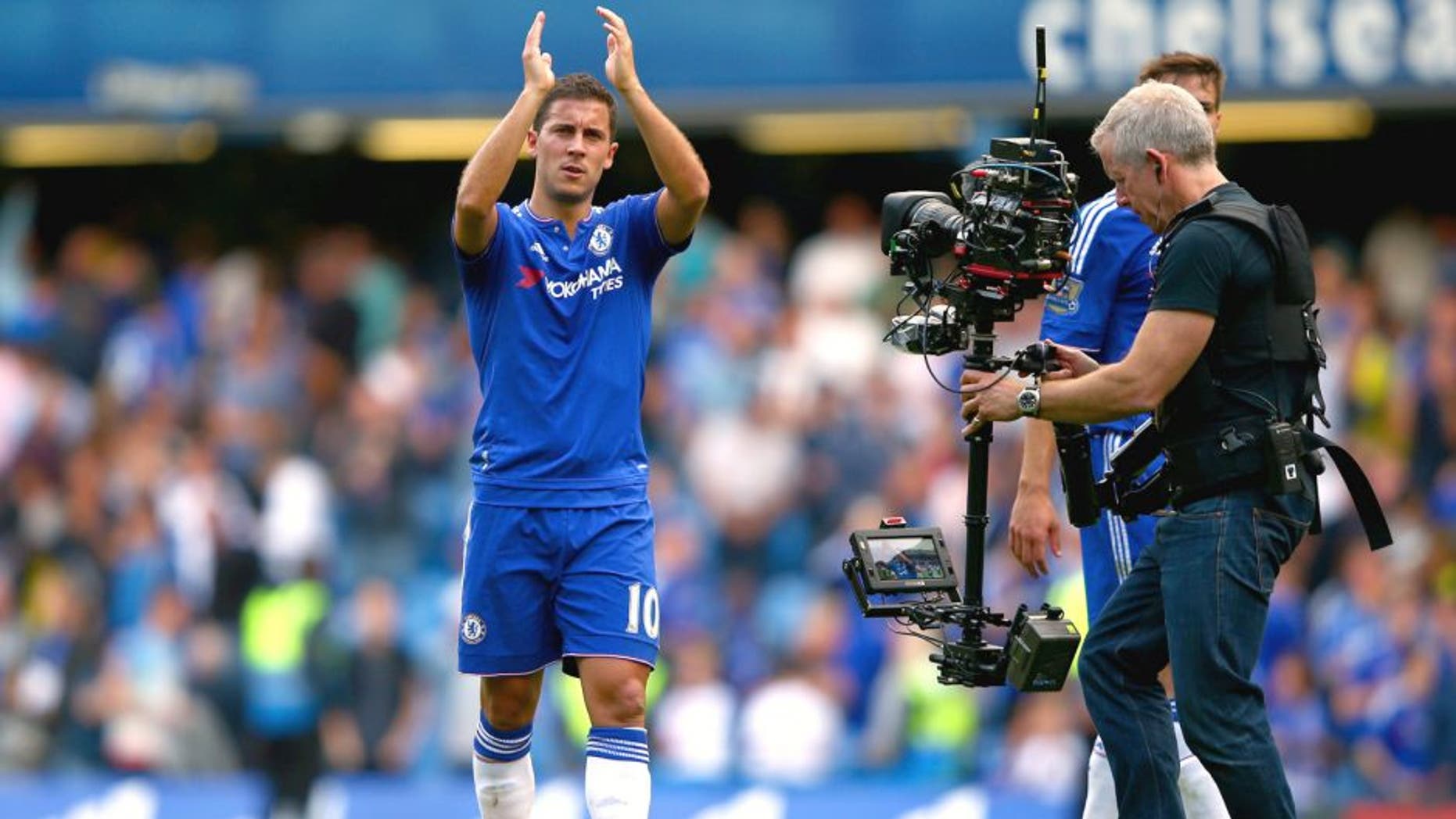 LONDON, ENGLAND - SEPTEMBER 19: Eden Hazard of Chelsea celebrates his team's 2-0 win in the Barclays Premier League match between Chelsea and Arsenal at Stamford Bridge on September 19, 2015 in London, United Kingdom. (Photo by Ian Walton/Getty Images)