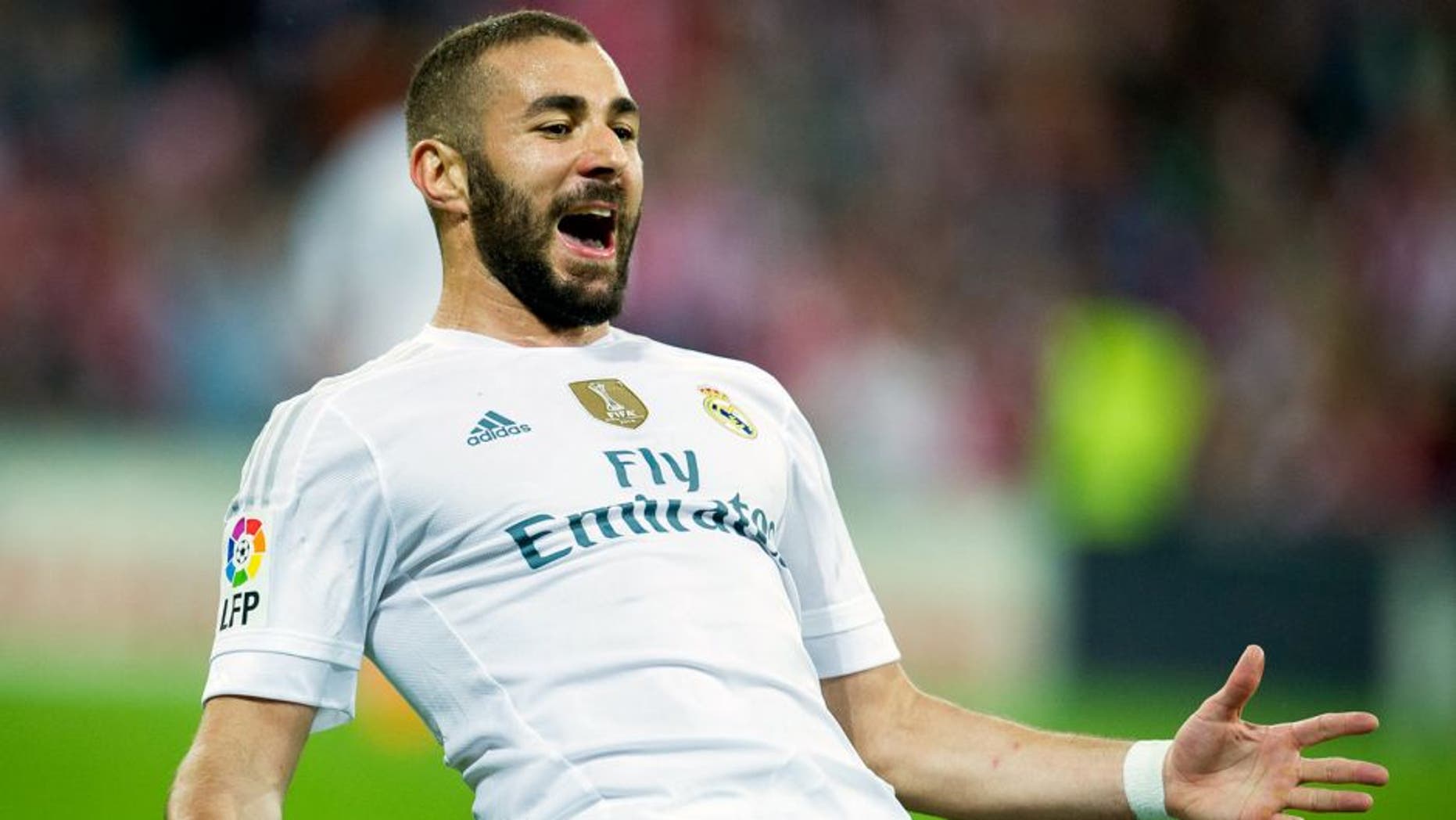 BILBAO, SPAIN - SEPTEMBER 23: Karim Benzema of Real Madrid CF celebrates after scoring during the La Liga match between Athletic Club Bilbao and Real Madrid CF at San Mames Stadium on September 23, 2015 in Bilbao, Spain. (Photo by Juan Manuel Serrano Arce/Getty Images)