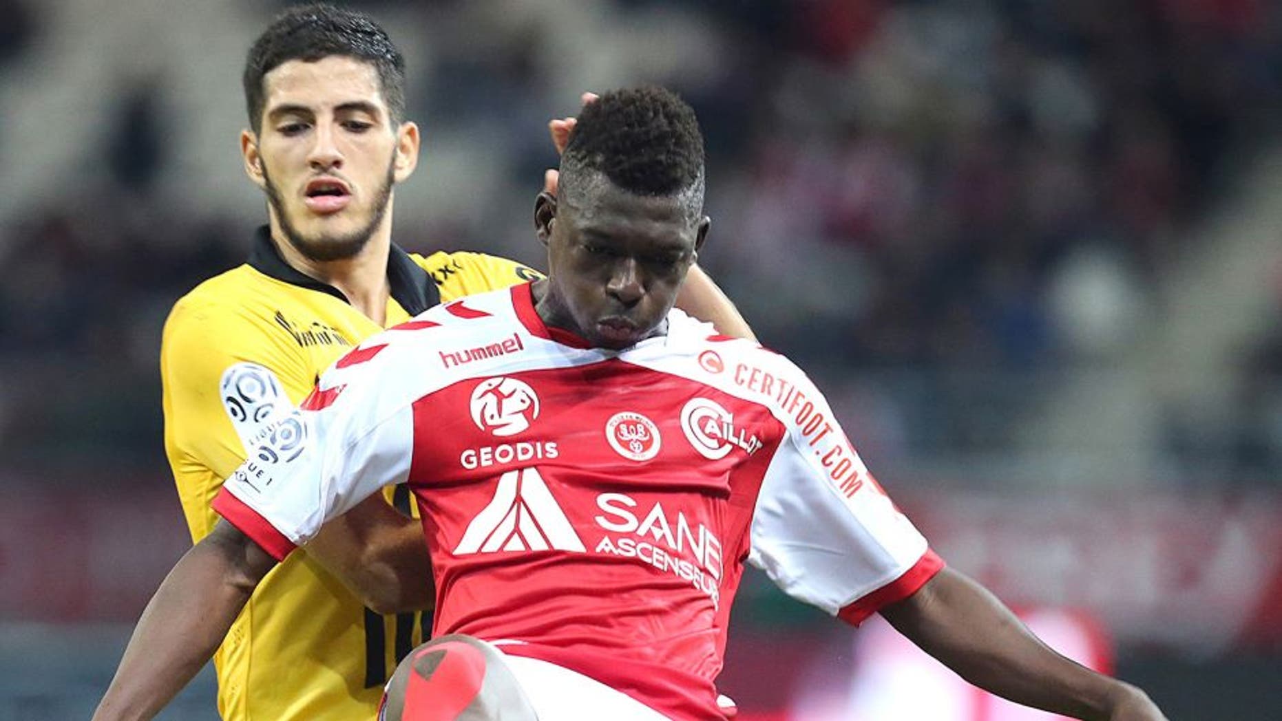 Reims' Malian defender Hamari Traore (R) vies with Lille's French midfilder Eric Bautheac (L) during the French Ligue 1 football match between Reims and Lille on september 25, 2015 at the Auguste Delaune Stadium in Reims, northeastern France. AFP PHOTO / FRANCOIS NASCIMBENI (Photo credit should read FRANCOIS NASCIMBENI/AFP/Getty Images)