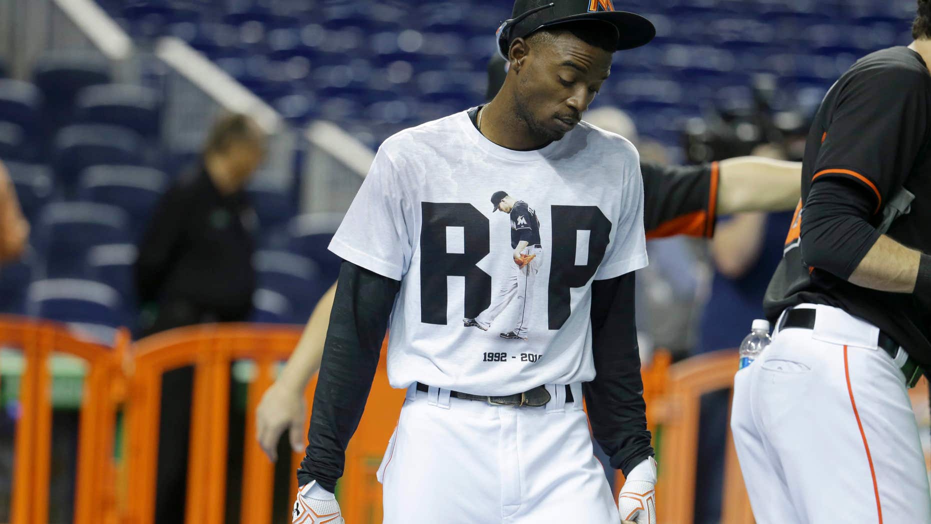 Miami Marlins second baseman Dee Gordon wears a T-shirt reading RIP in honor of pitcher Jose Fernandez during batting practice before a baseball game against the New York Mets, Monday, Sept. 26, 2016, in Miami.