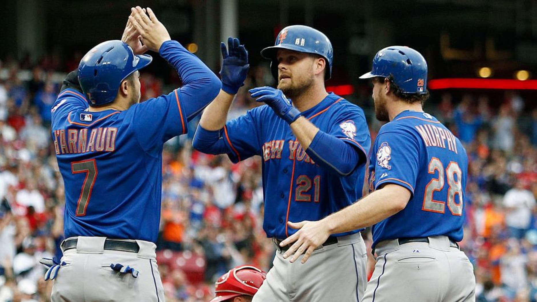 Sep 26, 2015; Cincinnati, OH, USA; New York Mets first baseman Lucas Duda (21) is congratulated by catcher Travis d'Arnaud (7) and second baseman Daniel Murphy (28) after Duda hit a grand slam against the Cincinnati Reds in the first inning at Great American Ball Park. Mandatory Credit: David Kohl-USA TODAY Sports