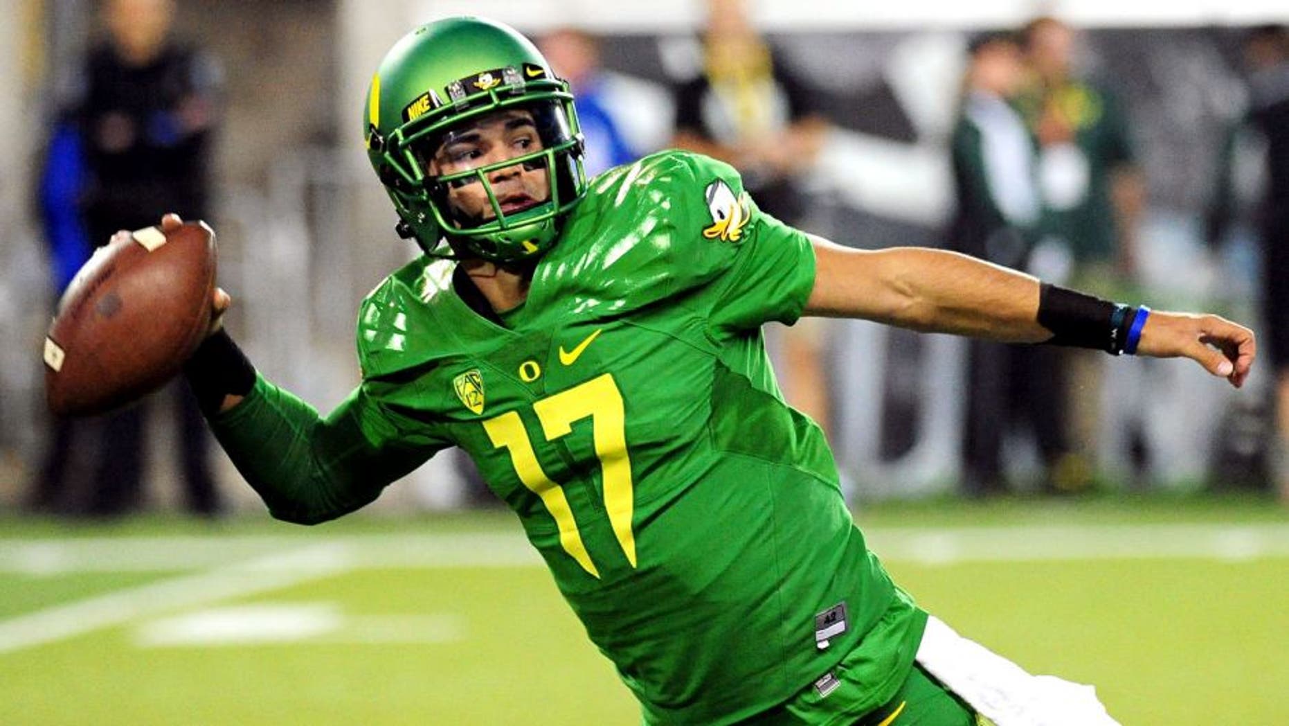 EUGENE, OR - SEPTEMBER 26: Quarterback Jeff Lockie #17 of the Oregon Ducks is pressured as he throws the ball in the third quarter of the game against the Utah Utes at Autzen Stadium on September 26, 2015 in Eugene, Oregon. (Photo by Steve Dykes/Getty Images)