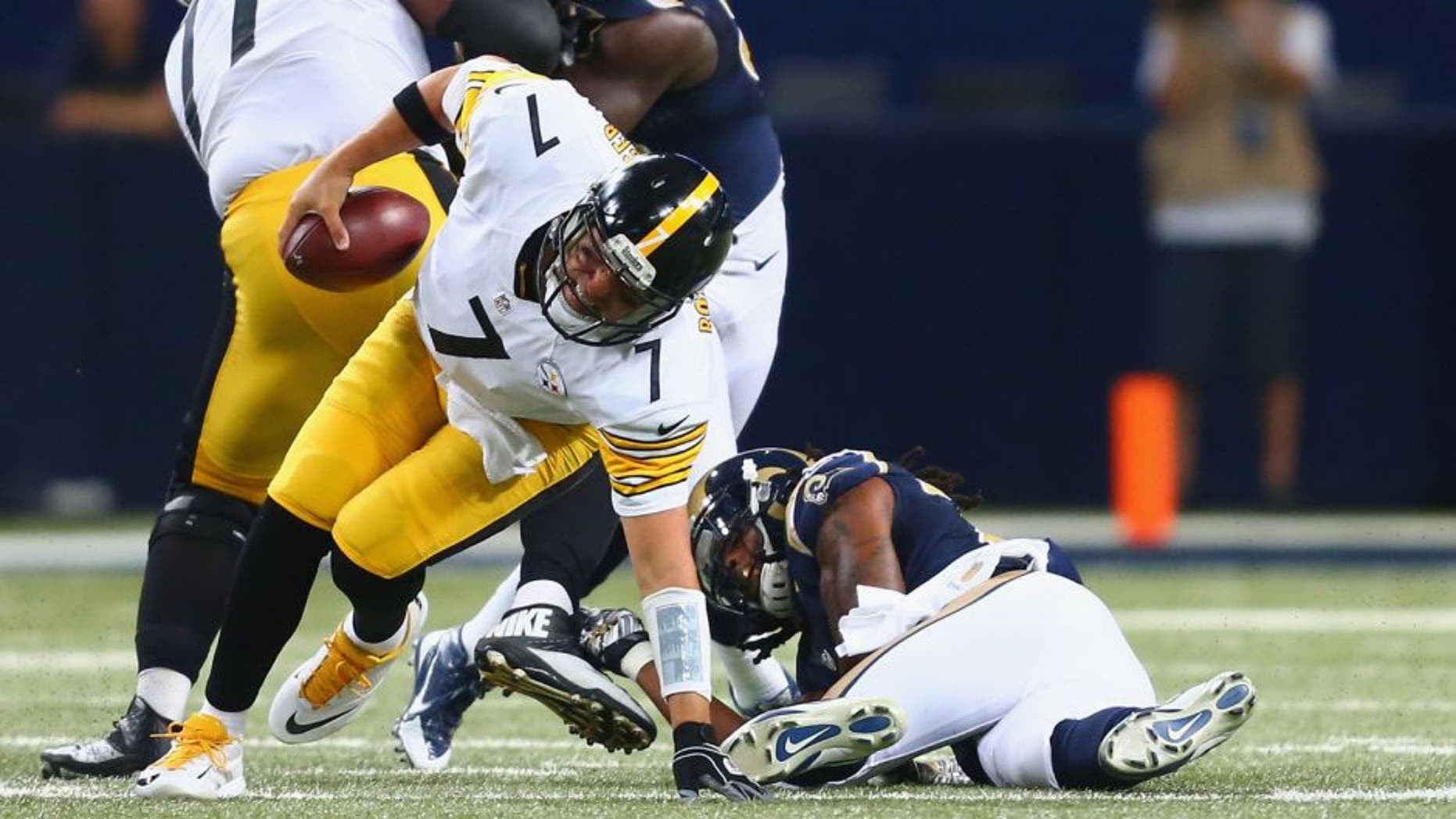 ST. LOUIS, MO - SEPTEMBER 27: Ben Roethlisberger #7 of the Pittsburgh Steelers injures himself while avoiding the rush against the St. Louis Rams in the third quarter at the Edward Jones Dome on September 27, 2015 in St. Louis, Missouri. (Photo by Dilip Vishwanat/Getty Images)