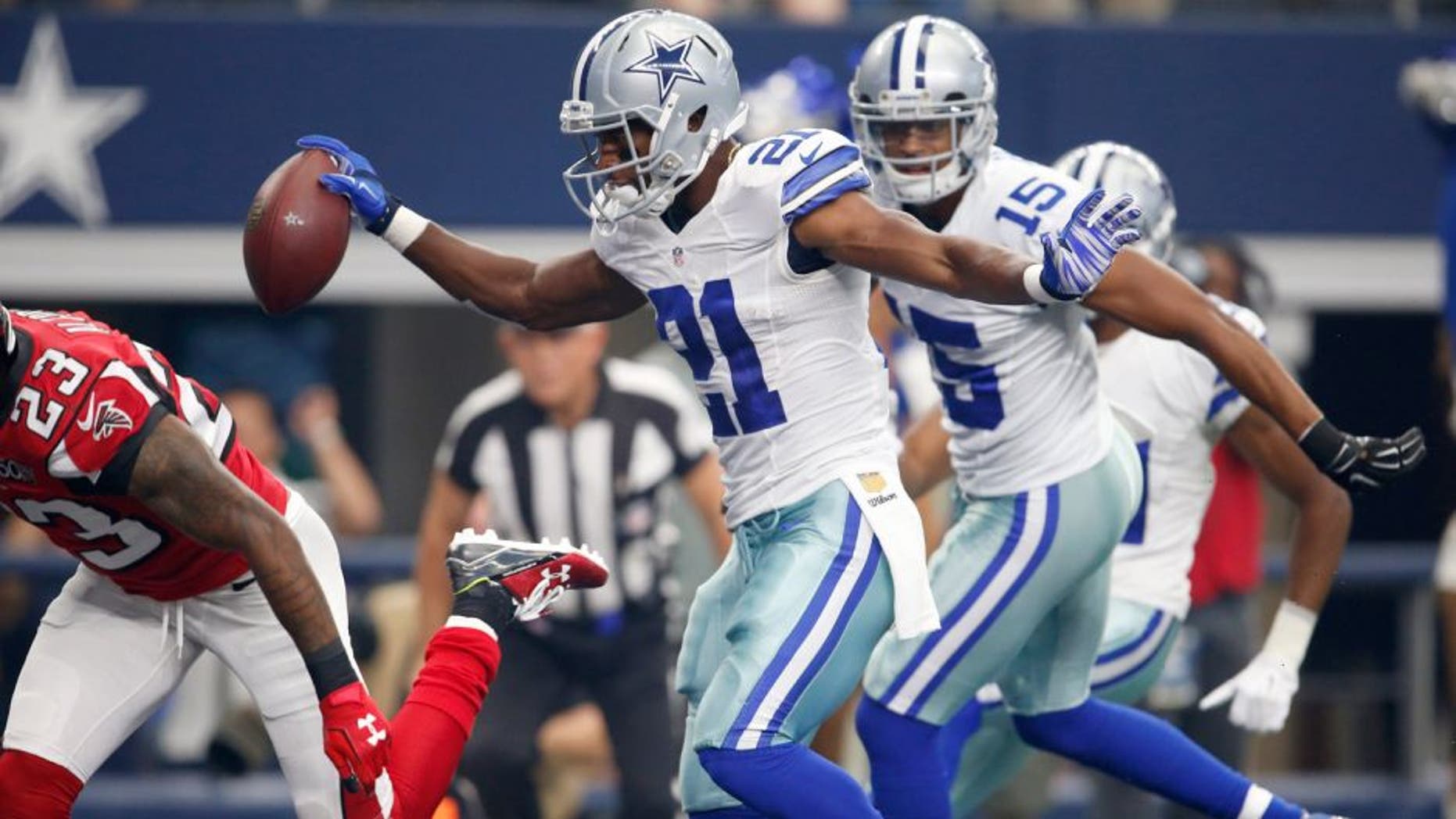 Sep 27, 2015; Arlington, TX, USA; Dallas Cowboys running back Joseph Randle (21) scores a first quarter touchdown against the Atlanta Falcons at AT&T Stadium. Mandatory Credit: Matthew Emmons-USA TODAY Sports