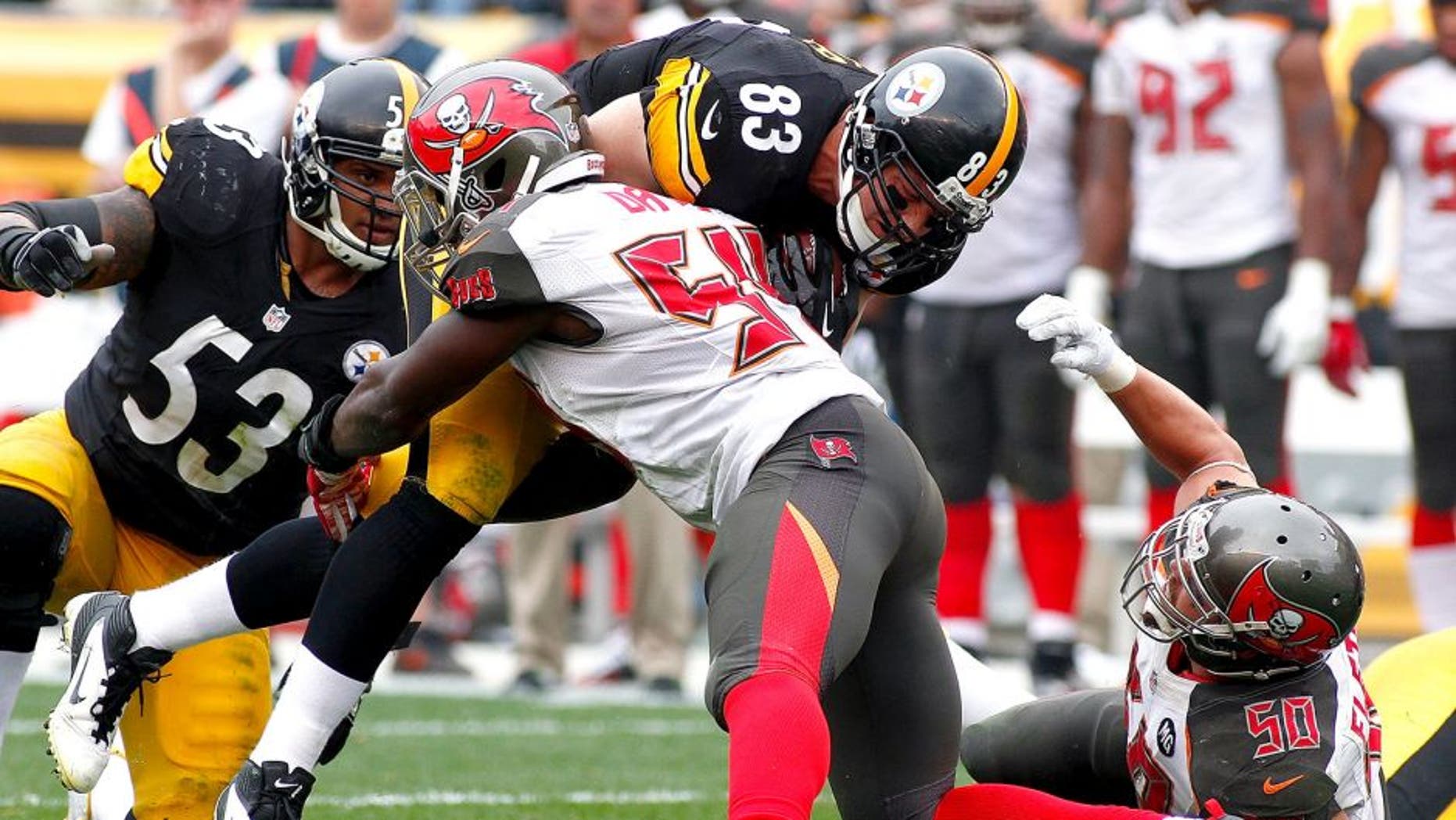 PITTSBURGH, PA - SEPTEMBER 28: Heath Miller #83 of the Pittsburgh Steelers gets tackled by Lavonte David #54 of the Tampa Bay Buccaneers during the second quarter at Heinz Field on September 28, 2014 in Pittsburgh, Pennsylvania. (Photo by Justin K. Aller/Getty Images)