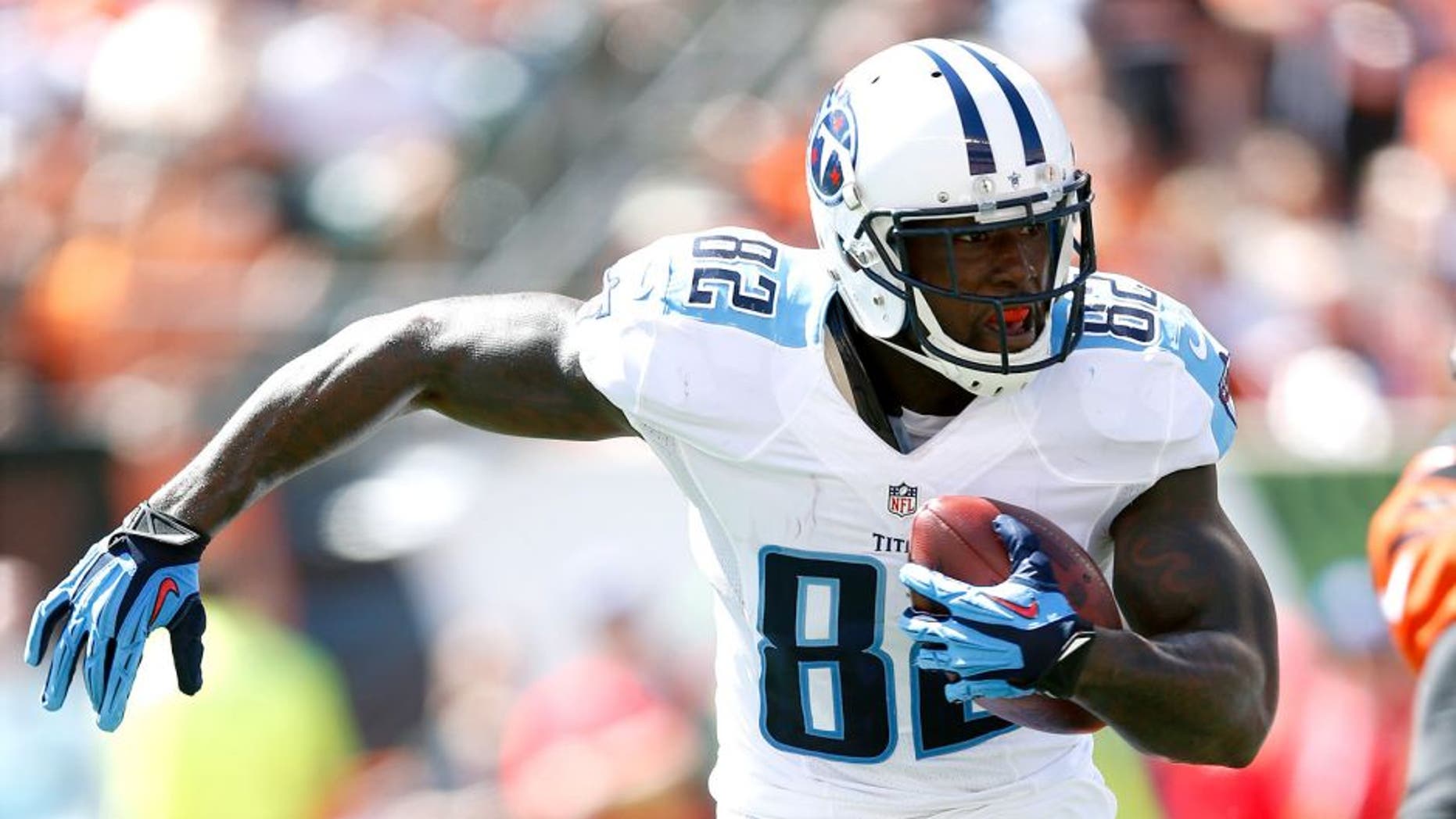 CINCINNATI, OH - SEPTEMBER 21: Delanie Walker #82 of the Tennessee Titans runs after a reception against the Cincinnati Bengals during the game at Paul Brown Stadium on September 21, 2014 in Cincinnati, Ohio. The Bengals defeated the Titans 33-7. (Photo by Joe Robbins/Getty Images) *** Local Caption *** Delanie Walker
