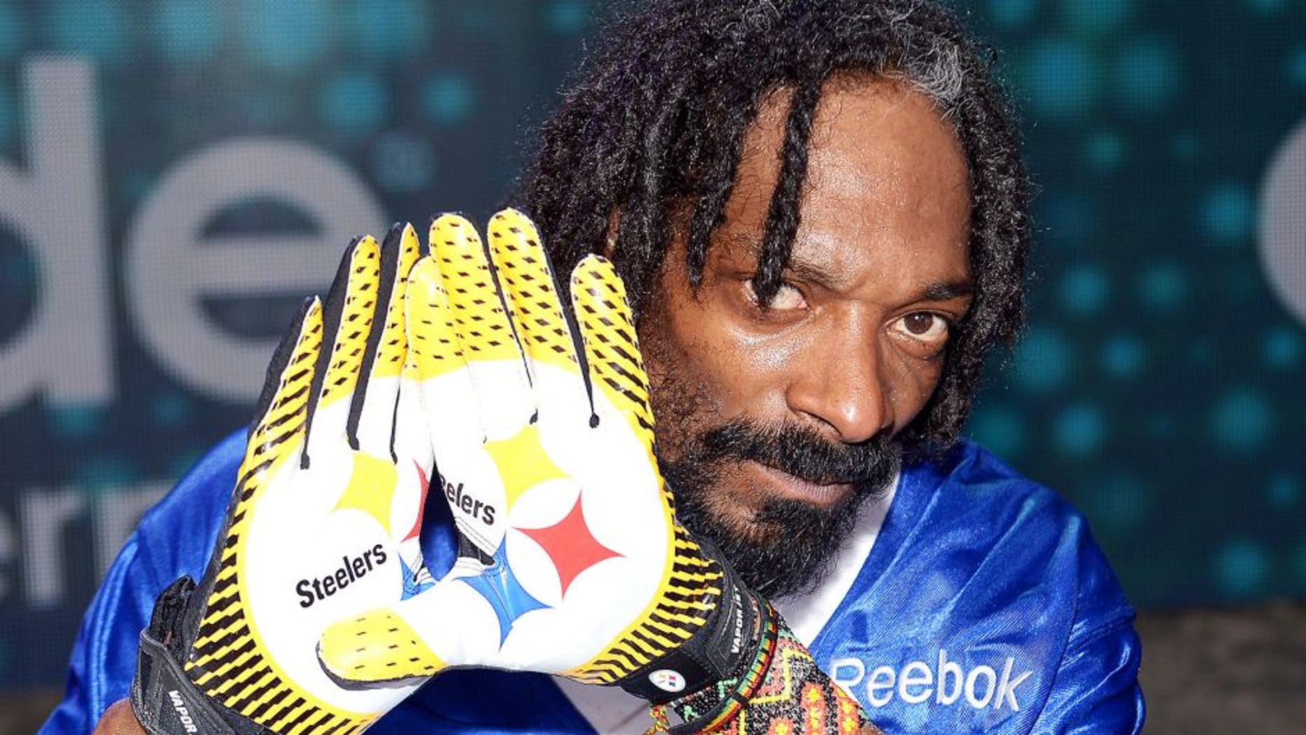 NEW ORLEANS, LA - FEBRUARY 02: Rapper Snoop Dogg attends DIRECTV'S Seventh Annual Celebrity Beach Bowl at DTV SuperFan Stadium at Mardi Gras World on February 2, 2013 in New Orleans, Louisiana. (Photo by Michael Loccisano/Getty Images For DirecTV)