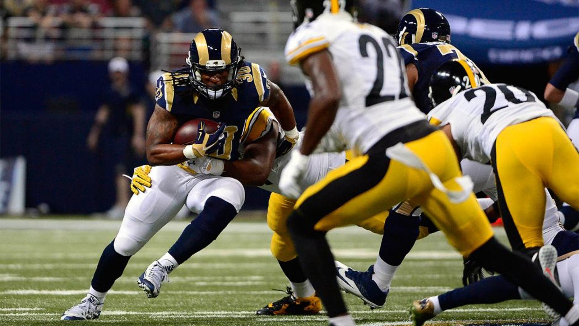 Sep 27, 2015; St. Louis, MO, USA; St. Louis Rams running back Todd Gurley (30) carries the ball in his first NFL game against the Pittsburgh Steelers during the first half at the Edward Jones Dome. Mandatory Credit: Jeff Curry-USA TODAY Sports