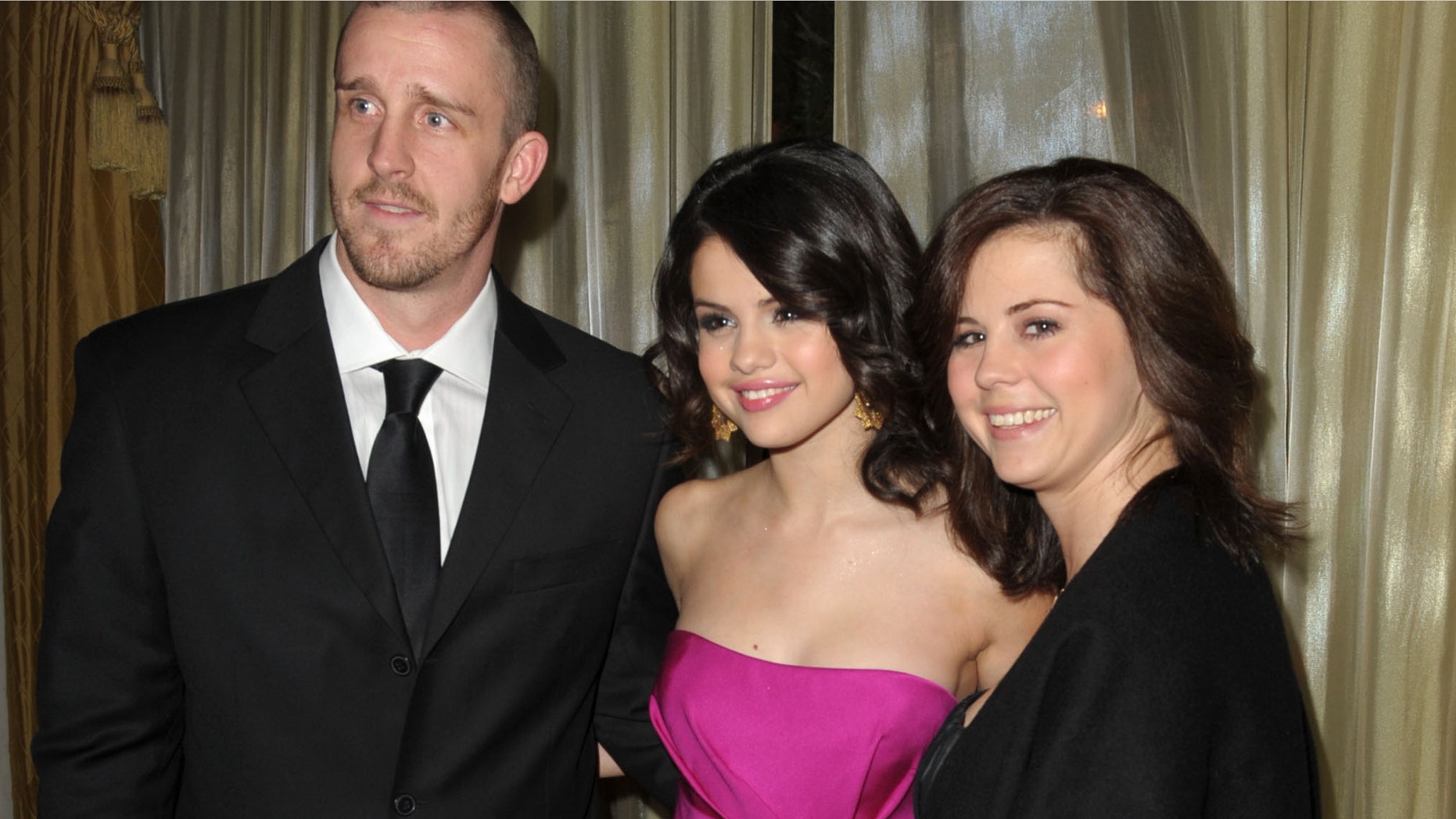 Actress Selena Gomez (C) with her mother Mandy Cornett (R) and step father Brian Teefey (L) attend the UNICEF Ball honoring Jerry Weintraub held at the Beverly Wilshire Hotel on December 10, 2009 in Beverly Hills, California. (Photo by Kevin Winter/Getty Images for UNICEF)