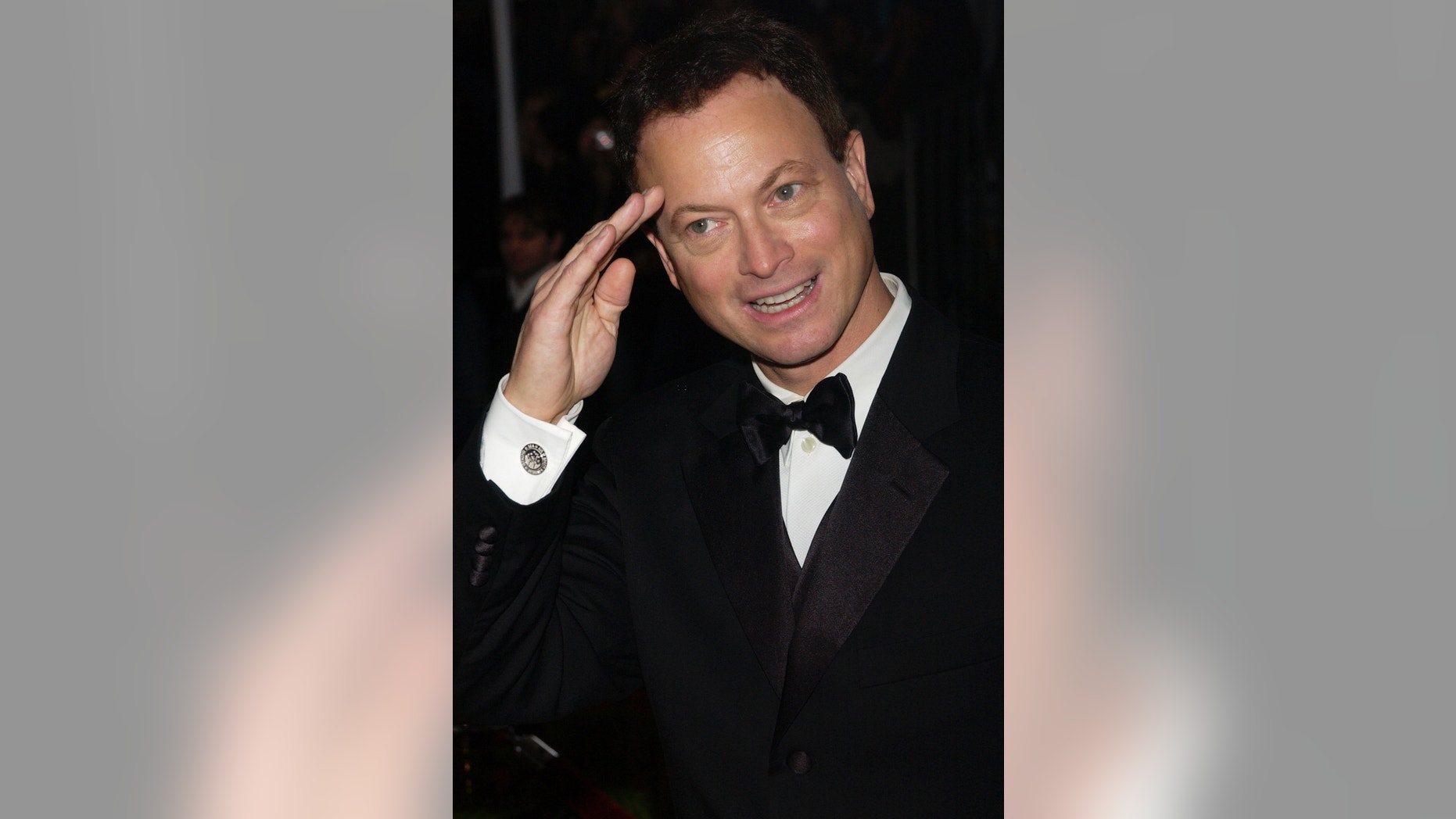 Gary Sinise arrives at the 31st annual People's Choice Awards at the Pasadena Civic Center in Pasadena, California January 9, 2005.