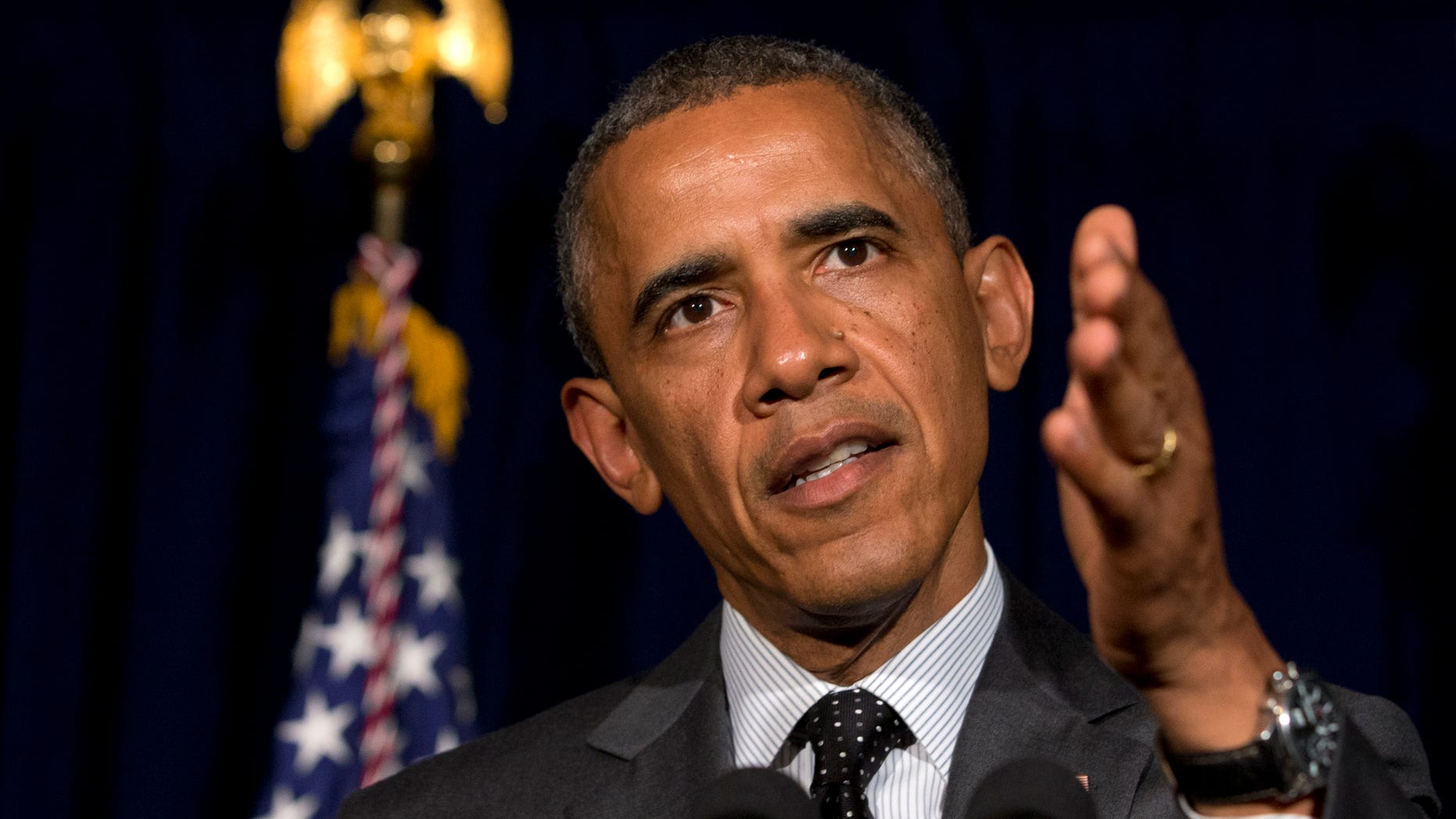 El presidente Barack Obama ofrece una conferencia de prensa luego de reunirse con el gobernador Rick Perry en Dallas para hablar sobre inmigración el miércoles 9 de julio de 2014. Dos congresistas demócratas exhortaron el jueves 10 de julio a la Casa Blanca a no demorar la revisión a su política de deportaciones debido a la crisis humanitaria creada en la frontera por la llegada de miles de niños centroamericanos sin acompañantes adultos ni documentos. (AP foto/Jacquelyn Martin)