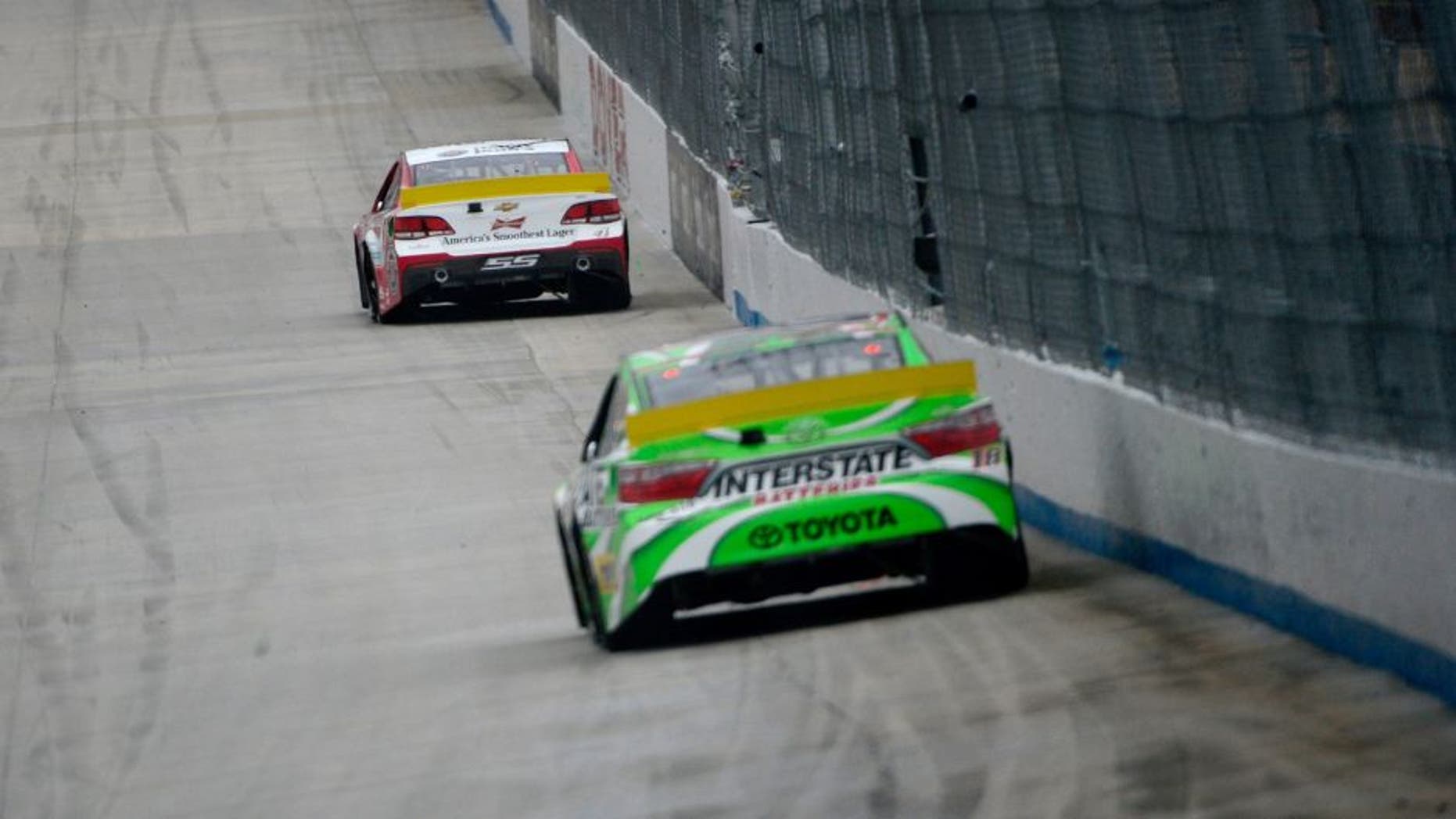 DOVER, DE - OCTOBER 04: Kevin Harvick, driver of the #4 Budweiser/Jimmy John's Chevrolet, leads Kyle Busch, driver of the #18 Interstate Batteries Toyota, during the NASCAR Sprint Cup Series AAA 400 at Dover International Speedway on October 4, 2015 in Dover, Delaware. (Photo by Jeff Curry/Getty Images)