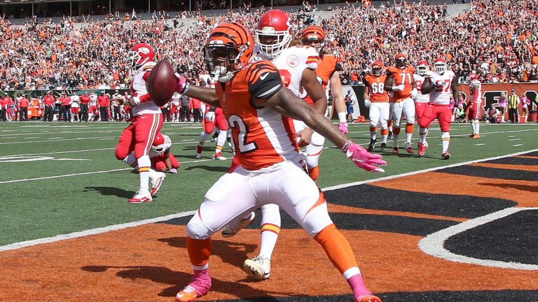 CINCINNATI, OH - OCTOBER 4: Jeremy Hill #32 of the Cincinnati Bengals celebrates after scoring a touchdown during the first quarter of the game against the Kansas City Chiefs at Paul Brown Stadium on October 4, 2015 in Cincinnati, Ohio. (Photo by John Grieshop/Getty Images)