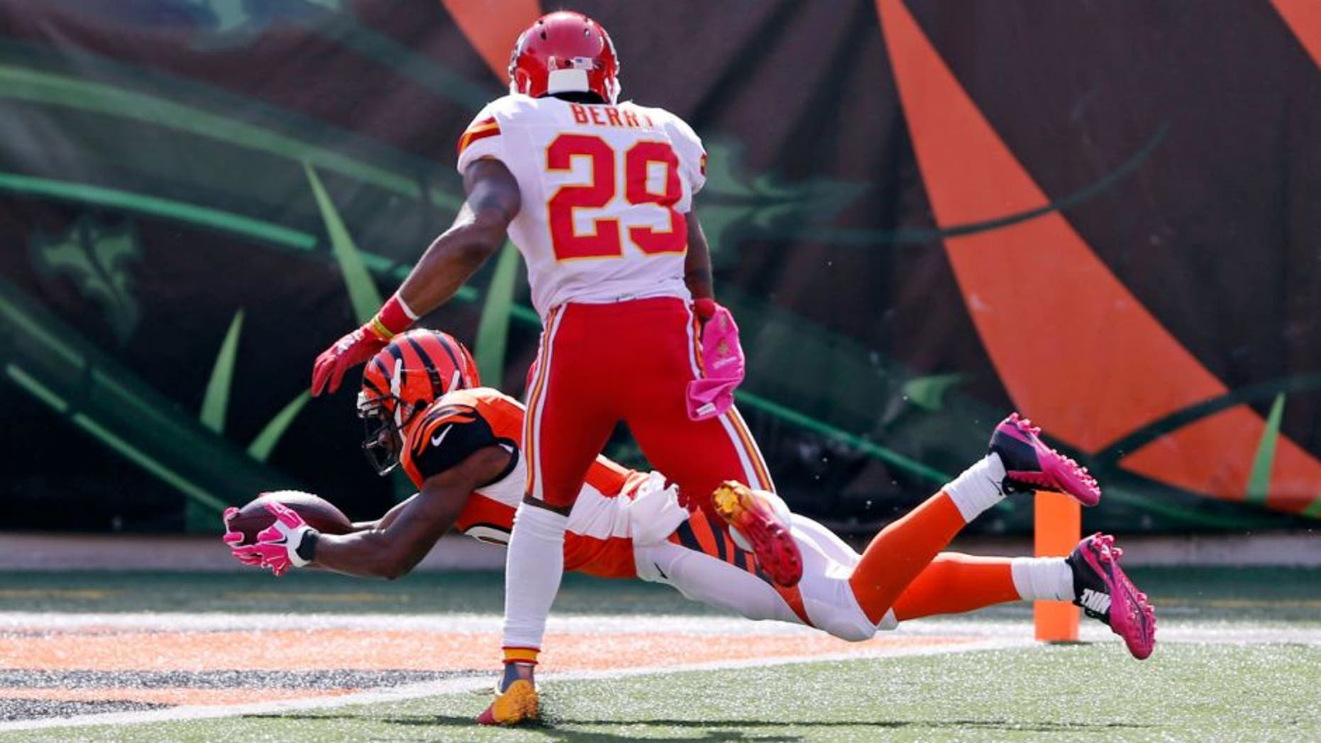Oct 4, 2015; Cincinnati, OH, USA; Cincinnati Bengals wide receiver Brandon Tate (19) makes a catch for a touchdown on a pass from quarterback Andy Dalton (not pictured) as Kansas City Chiefs free safety Eric Berry (29) defends in the second half at Paul Brown Stadium. Mandatory Credit: Aaron Doster-USA TODAY Sports