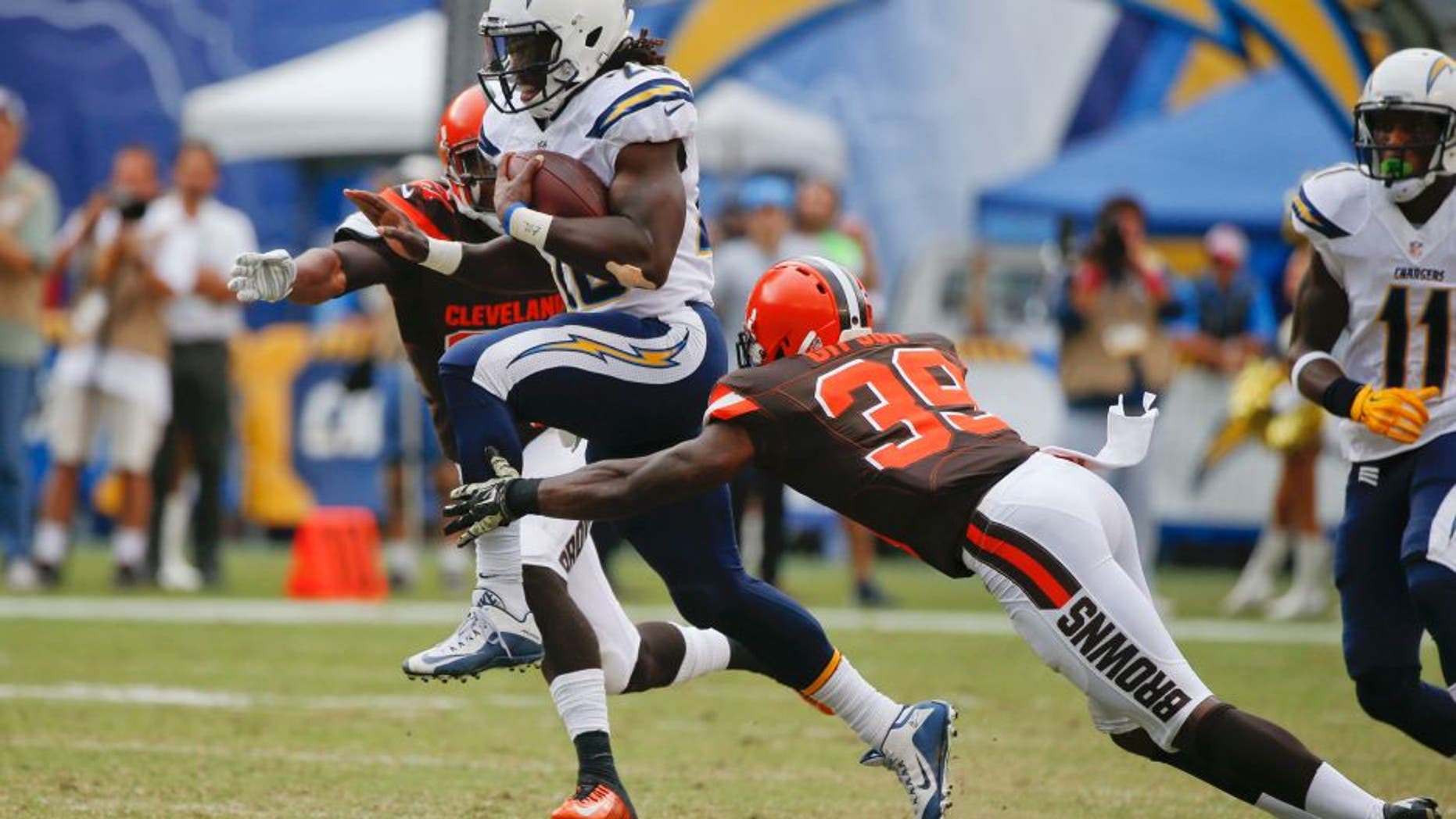 San Diego Chargers running back Melvin Gordon moves past Cleveland Browns free safety Tashaun Gipson (39) and cornerback Justin Gilbert, left, during the first half in an NFL football game Sunday, Oct. 4, 2015, in San Diego. (AP Photo/Lenny Ignelzi)