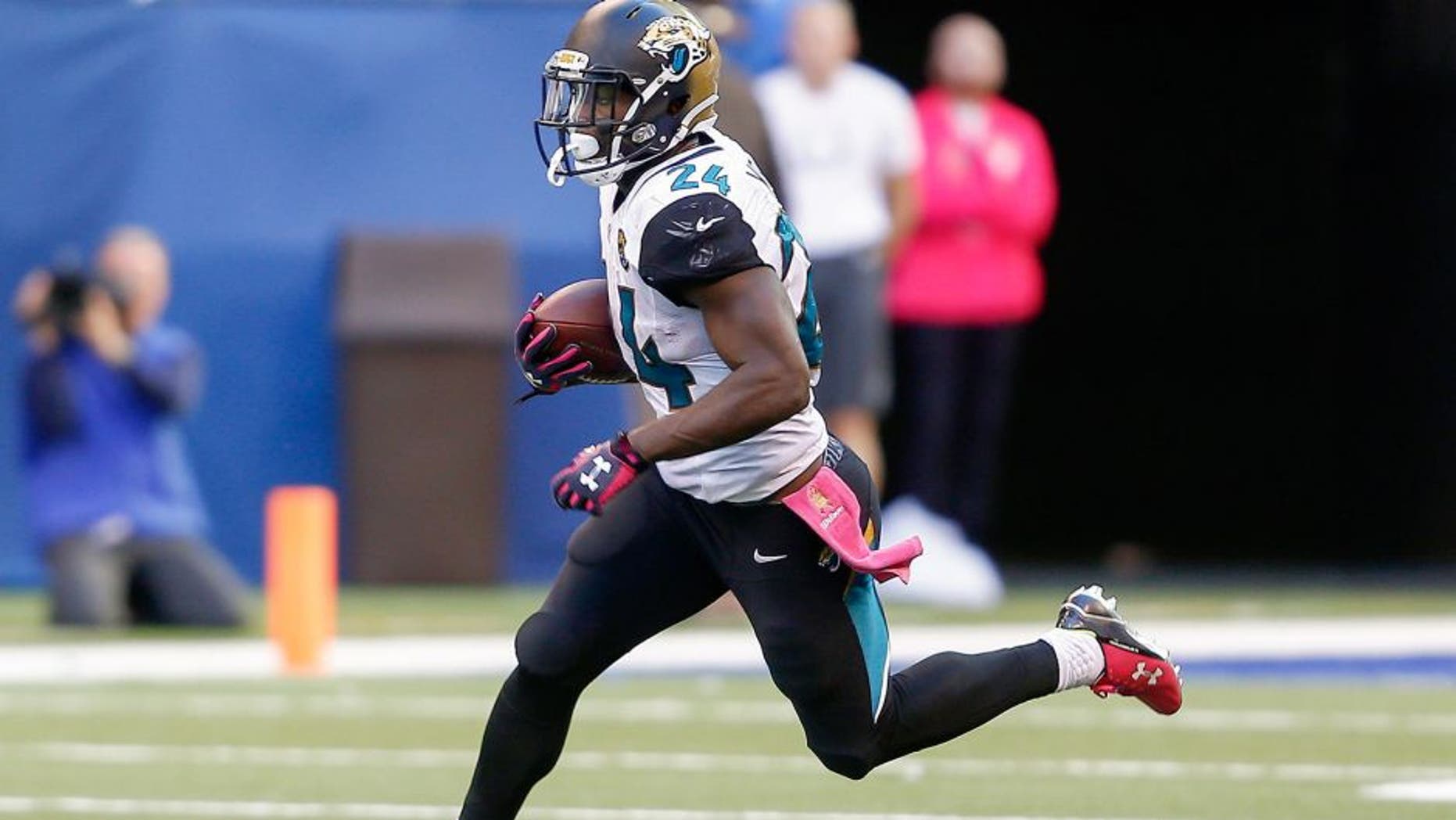 INDIANAPOLIS, IN - OCTOBER 4: T.J. Yeldon #24 of the Jacksonville Jaguars runs the ball against the Indianapolis Colts at Lucas Oil Stadium on October 4, 2015 in Indianapolis, Indiana. Indianapolis defeated Jacksonville 16-13. (Photo by Michael Hickey/Getty Images)