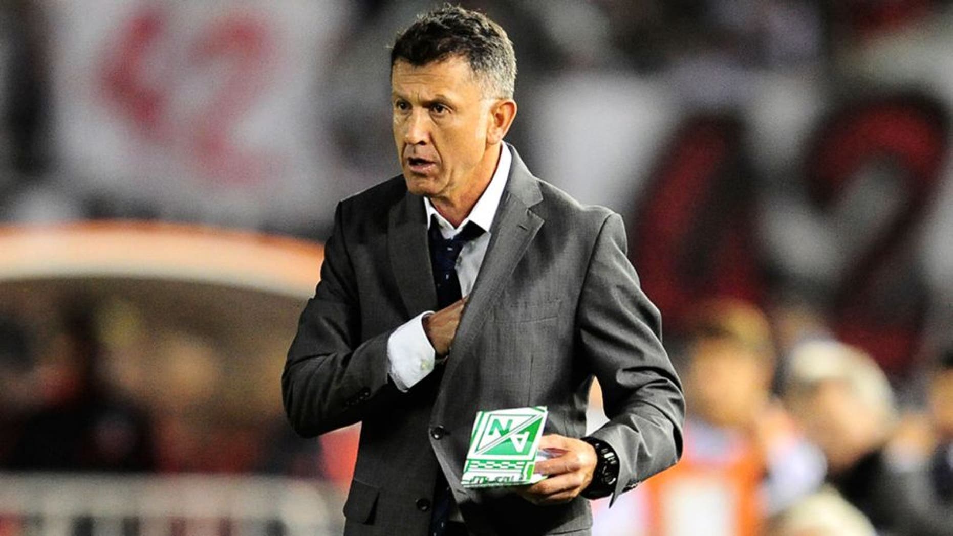 BUENOS AIRES, ARGENTINA - DECEMBER 10: Juan Carlos Osorio, coach of Atletico Nacional looks on during a second leg final match between River Plate and Atletico Nacional as part of Copa Total Sudamericana 2014 at Antonio Vespucio Liberti Stadium on December 10, 2014 in Buenos Aires, Argetina. (Photo by Alfredo Herms/LatinContent/Getty Images)