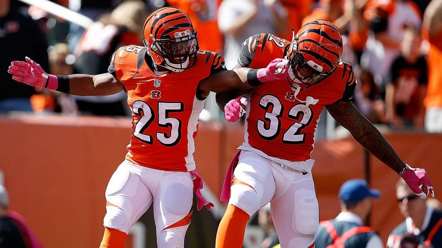 CINCINNATI, OH - OCTOBER 4: Giovani Bernard #25 of the Cincinnati Bengals is congratulated by Jeremy Hill #32 of the Cincinnati Bengals after scoring a touchdown during the first quarter of the game against the Kansas City Chiefs at Paul Brown Stadium on October 4, 2015 in Cincinnati, Ohio. (Photo by Joe Robbins/Getty Images)
