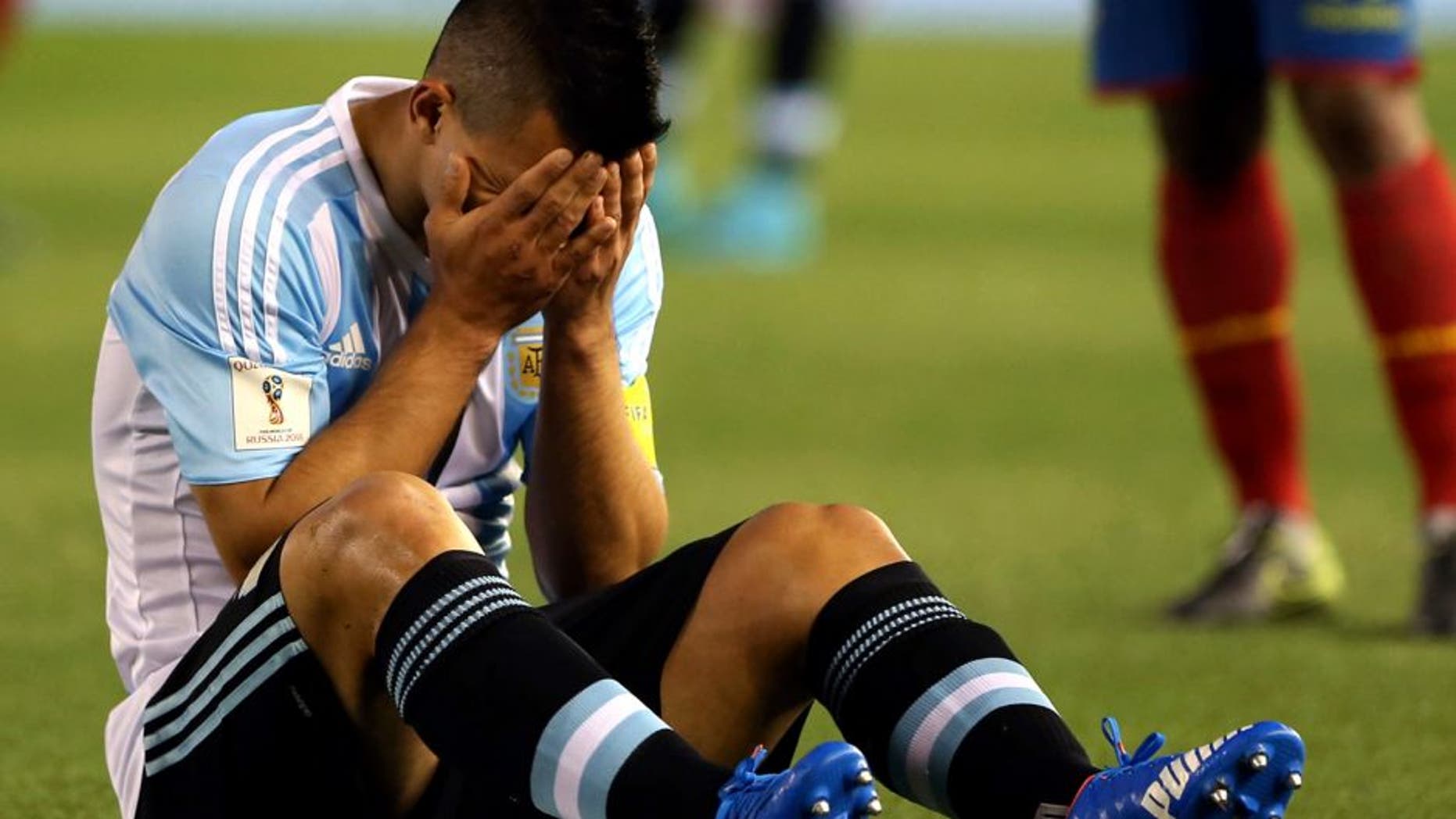 BUENOS AIRES, ARGENTINA - OCTOBER 08: Sergio Aguero, of Argentina, grimaces in pain after being injured during a match between Argentina and Ecuador as part of FIFA 2018 World Cup Qualifier at Monumental Antonio Vespucio Liberti Stadium on October 08, 2015 in Buenos Aires, Argentina. (Photo by Daniel Jayo/LatinContent/Getty Images)