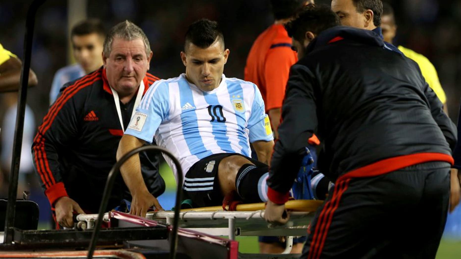 BUENOS AIRES, ARGENTINA - OCTOBER 08: Sergio Aguero, of Argentina, is carried out of the field after being injured during a match between Argentina and Ecuador as part of FIFA 2018 World Cup Qualifier at Monumental Antonio Vespucio Liberti Stadium on October 08, 2015 in Buenos Aires, Argentina. (Photo by Daniel Jayo/LatinContent/Getty Images)