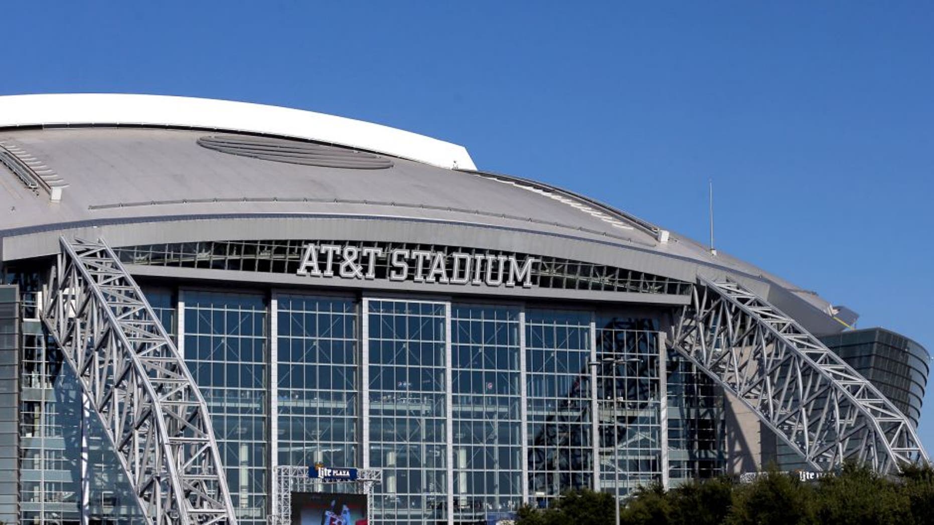 ARLINGTON, TX - SEPTEMBER 13: A general view of AT&T Stadium before a game between the New York Giants and the Dallas Cowboys on September 13, 2015 in Arlington, Texas. (Photo by Ronald Martinez/Getty Images)