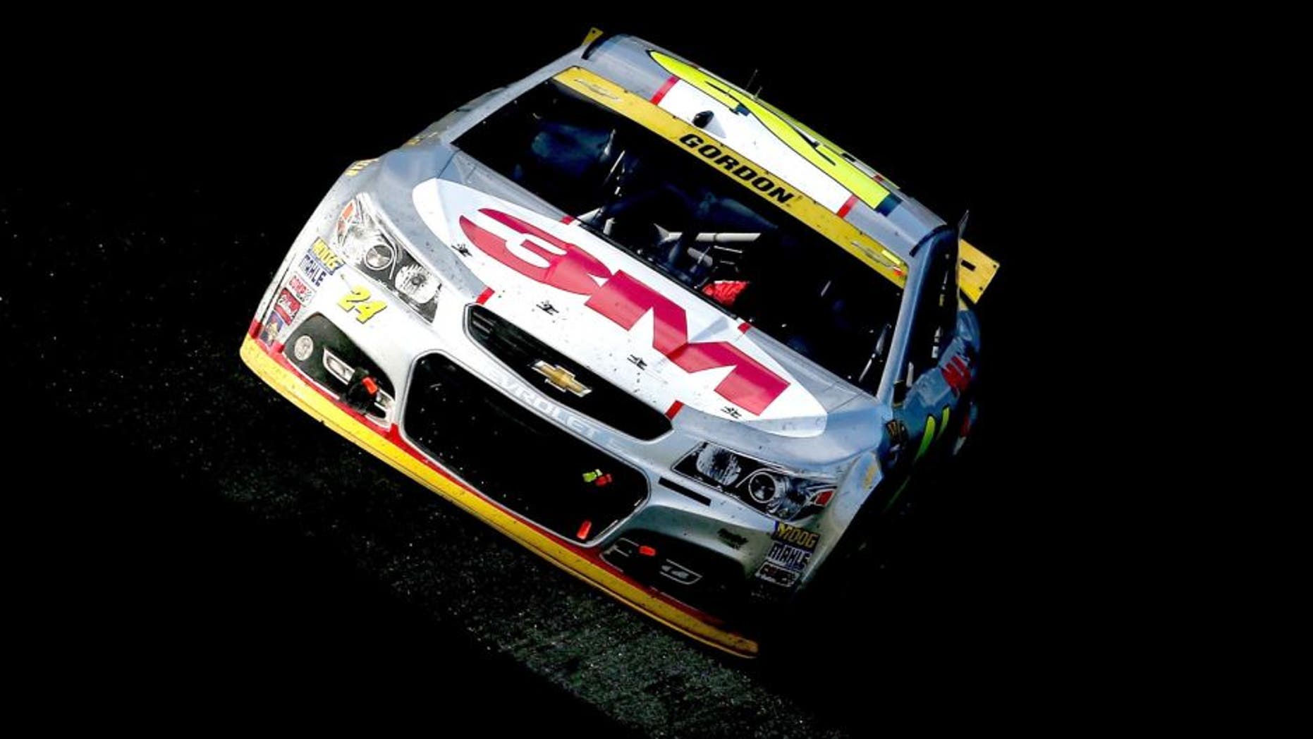 CHARLOTTE, NC - OCTOBER 11: Jeff Gordon, driver of the #24 3M Chevrolet, races during the NASCAR Sprint Cup Series Bank of America 500 at Charlotte Motor Speedway on October 11, 2015 in Charlotte, North Carolina. (Photo by Sean Gardner/Getty Images)