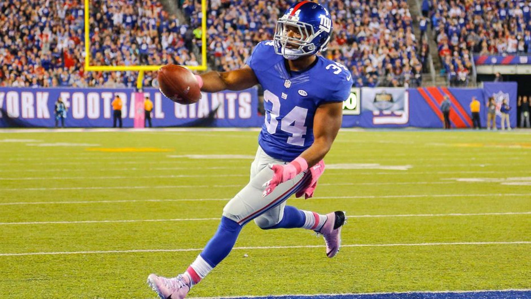 Oct 11, 2015; East Rutherford, NJ, USA; New York Giants running back Shane Vereen (34) scores a touchdown during the second quarter against the San Francisco 49ers at MetLife Stadium. Mandatory Credit: Jim O'Connor-USA TODAY Sports