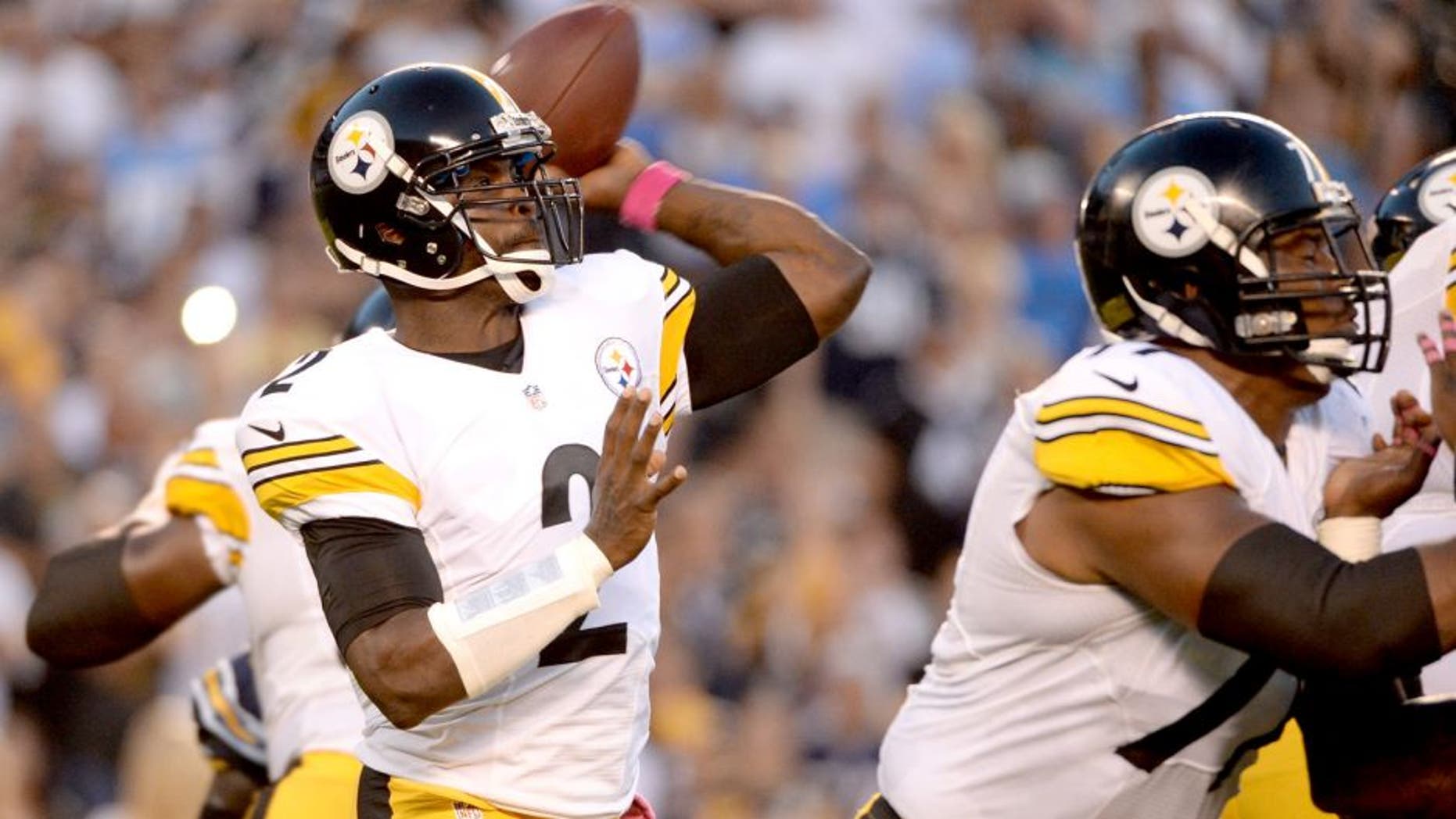 SAN DIEGO, CA - OCTOBER 12: Quarterback Mike Vick #2 of the Pittsburgh Steelers looks to pass against the San Diego Chargers defense at Qualcomm Stadium on October 12, 2015 in San Diego, California. (Photo by Donald Miralle/Getty Images)