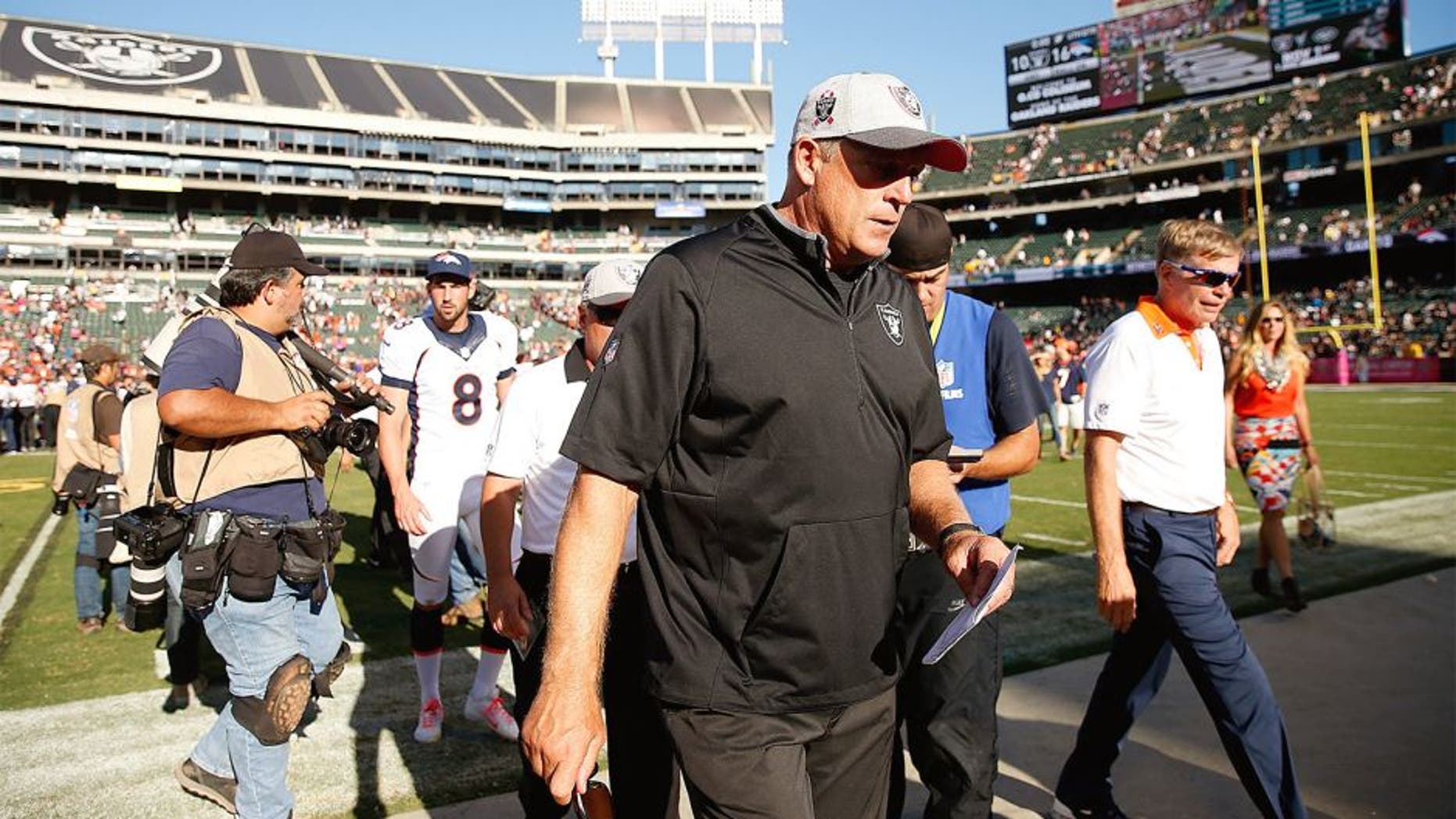 OAKLAND, CA - OCTOBER 11: head coach Jack Del Rio of the Oakland Raiders leaves the field after a loss to the Denver Broncos at O.co Coliseum on October 11, 2015 in Oakland, California. (Photo by Ezra Shaw/Getty Images)