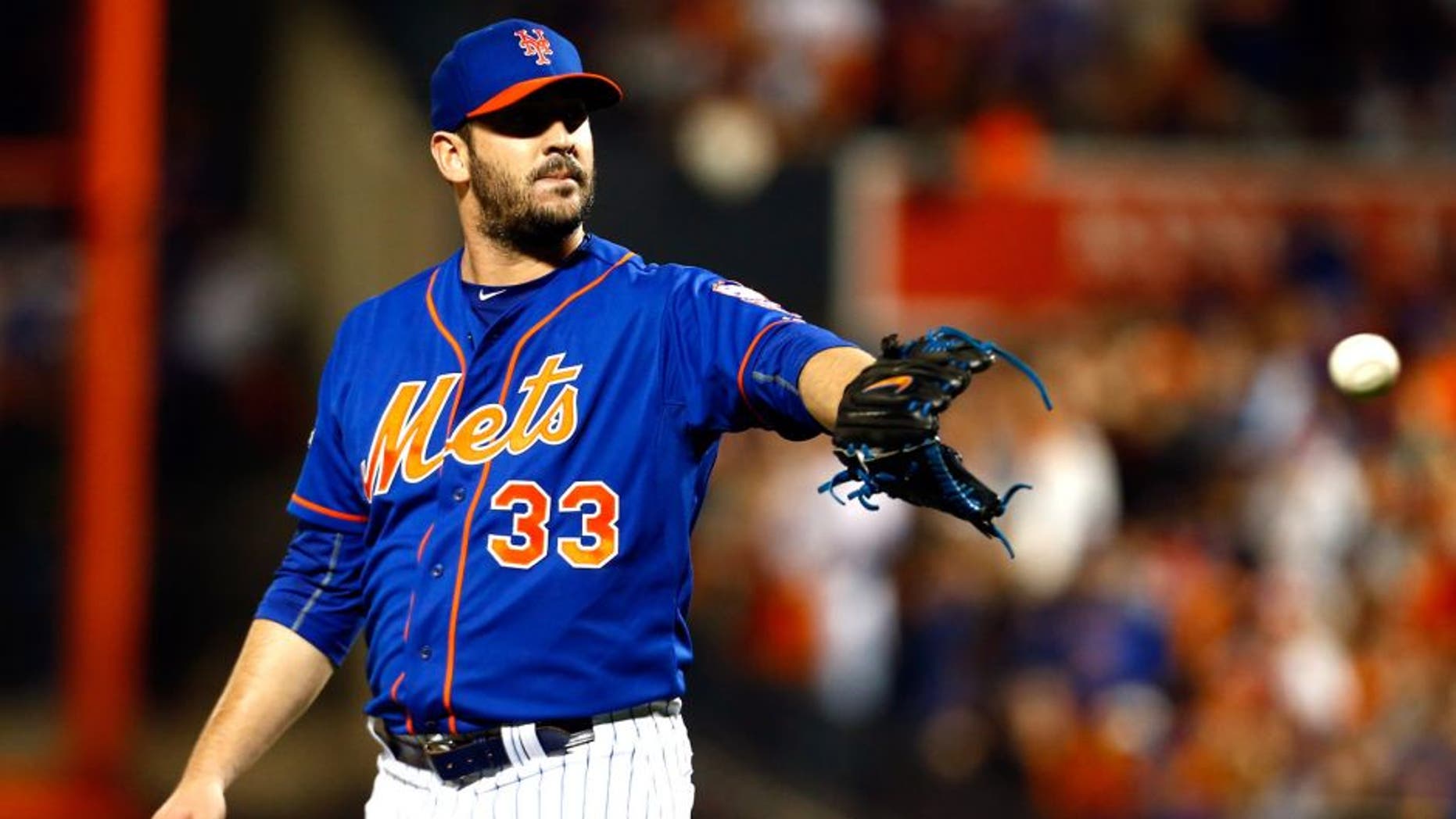 NEW YORK, NY - OCTOBER 12: Matt Harvey #33 of the New York Mets looks to pitch in the first inning against the Los Angeles Dodgers during game three of the National League Division Series at Citi Field on October 12, 2015 in New York City. (Photo by Mike Stobe/Getty Images)