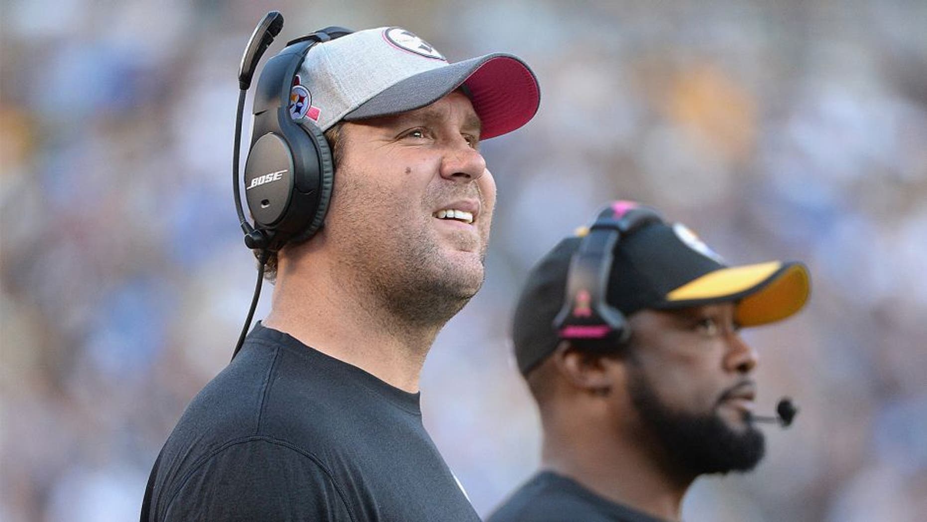 SAN DIEGO, CA - OCTOBER 12: (L-R) Injured quarterback Ben Roethlisberger #7 talks with head coach Mike Tomlin of the Pittsburgh Steelers during a game against the San Diego Chargers at Qualcomm Stadium on October 12, 2015 in San Diego, California. (Photo by Donald Miralle/Getty Images)