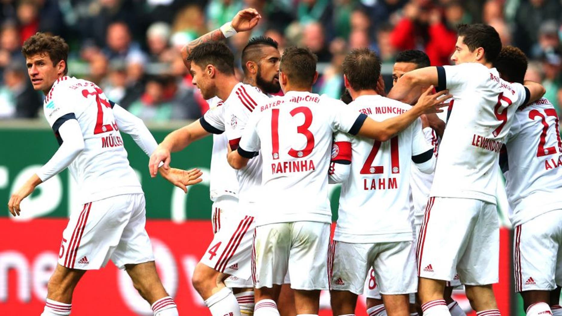 BREMEN, GERMANY - OCTOBER 17: Thomas Mueller (L) of Muenchen celebrates scoring the opening goal with his team mates during the Bundesliga match between SV Werder Bremen and FC Bayern Muenchen at Weserstadion on October 17, 2015 in Bremen, Germany. (Photo by Alexander Hassenstein/Bongarts/Getty Images)